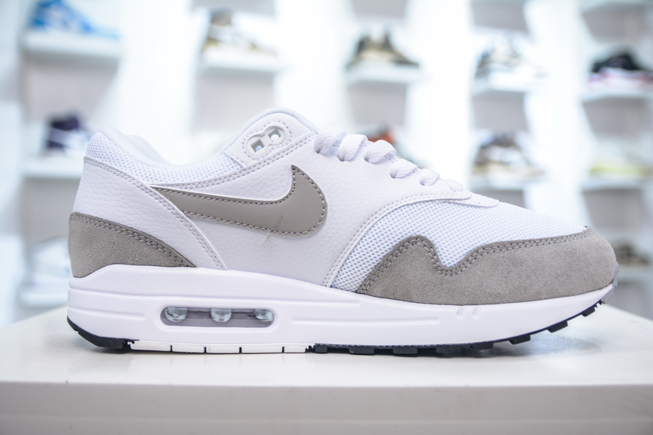 230 NK Air Max 1 初代复古气垫慢跑鞋 AH8145-110