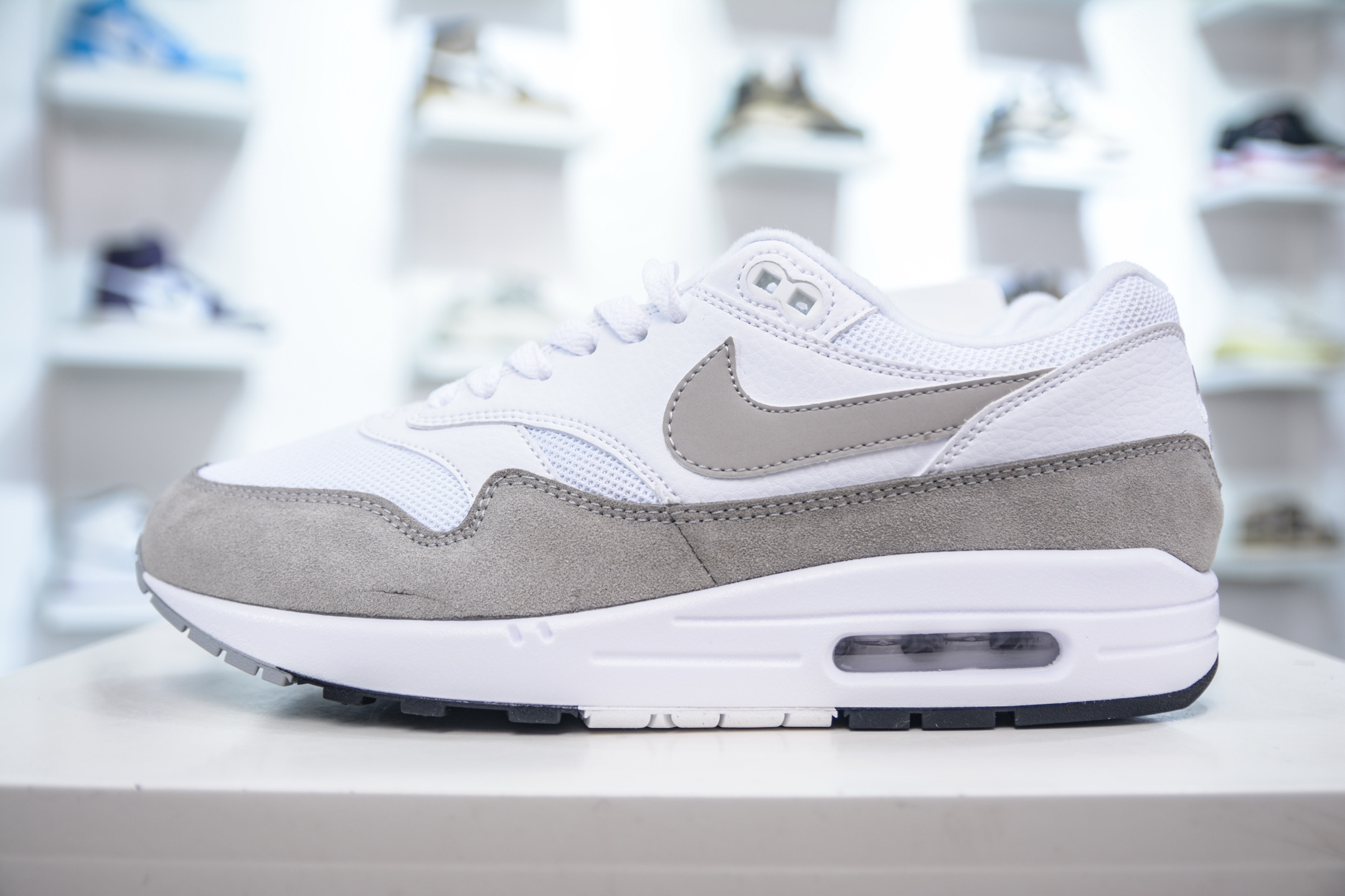 230 NK Air Max 1 初代复古气垫慢跑鞋 AH8145-110