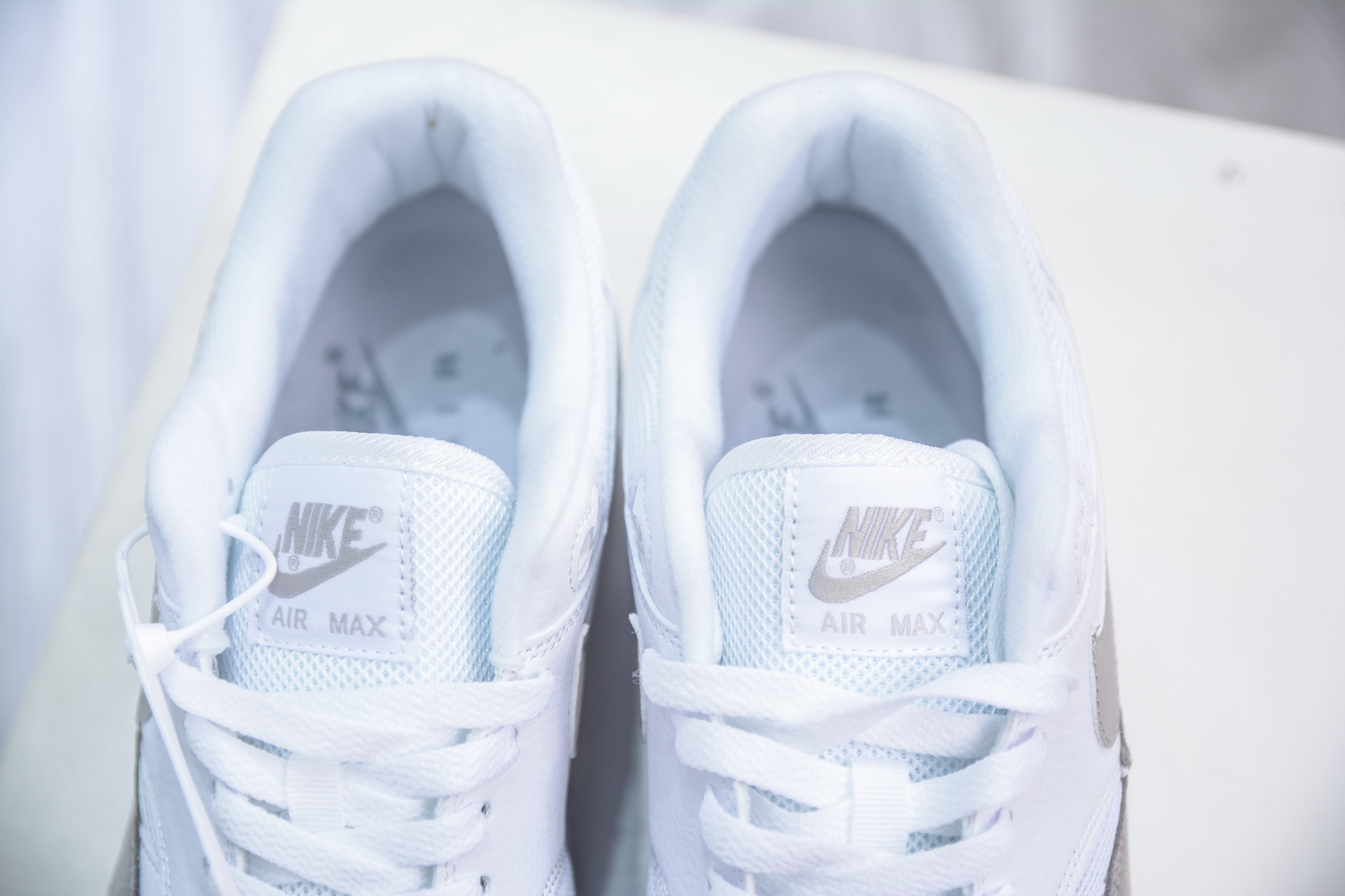 230 NK Air Max 1 初代复古气垫慢跑鞋 AH8145-110