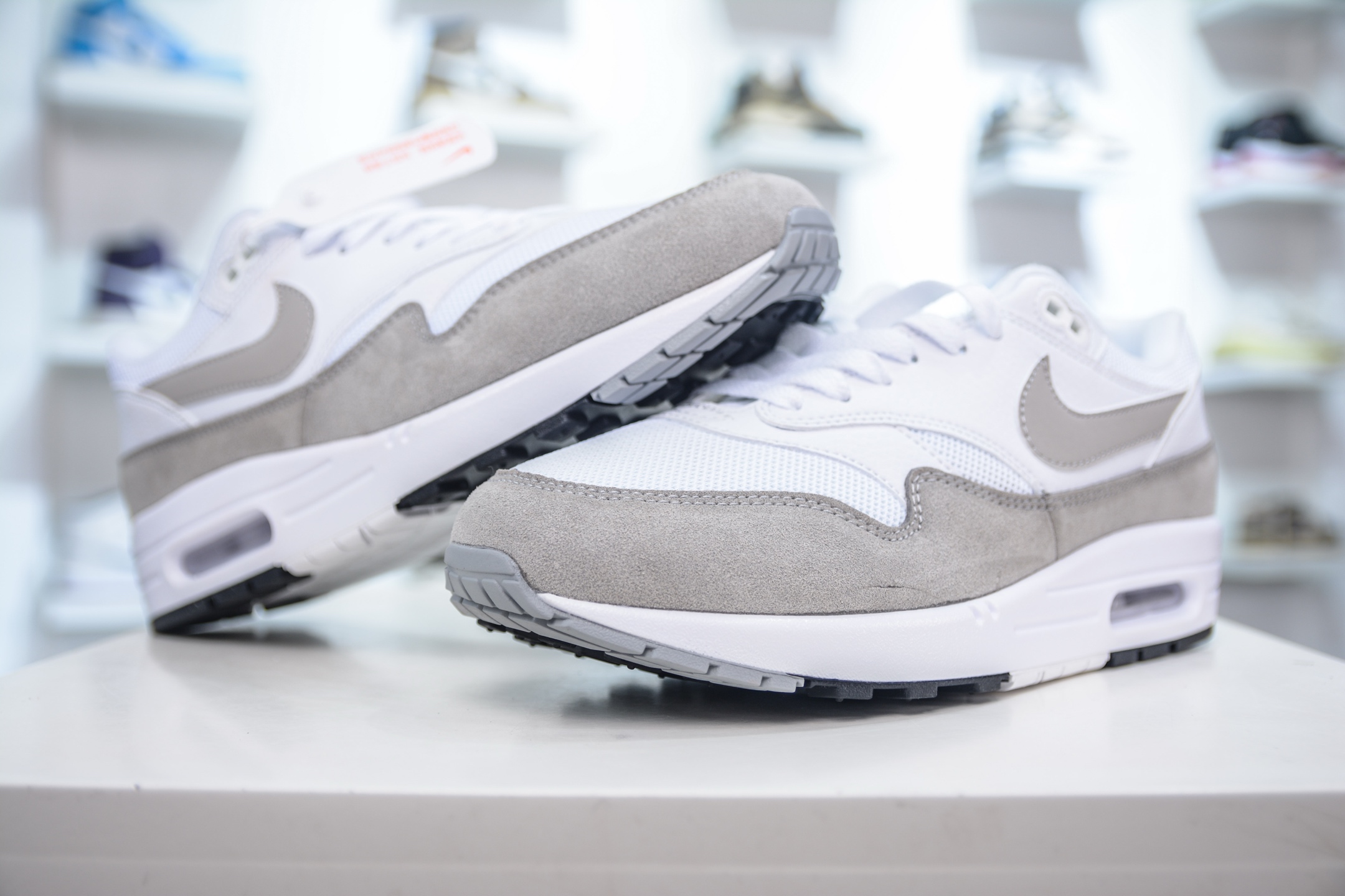 230 NK Air Max 1 初代复古气垫慢跑鞋 AH8145-110
