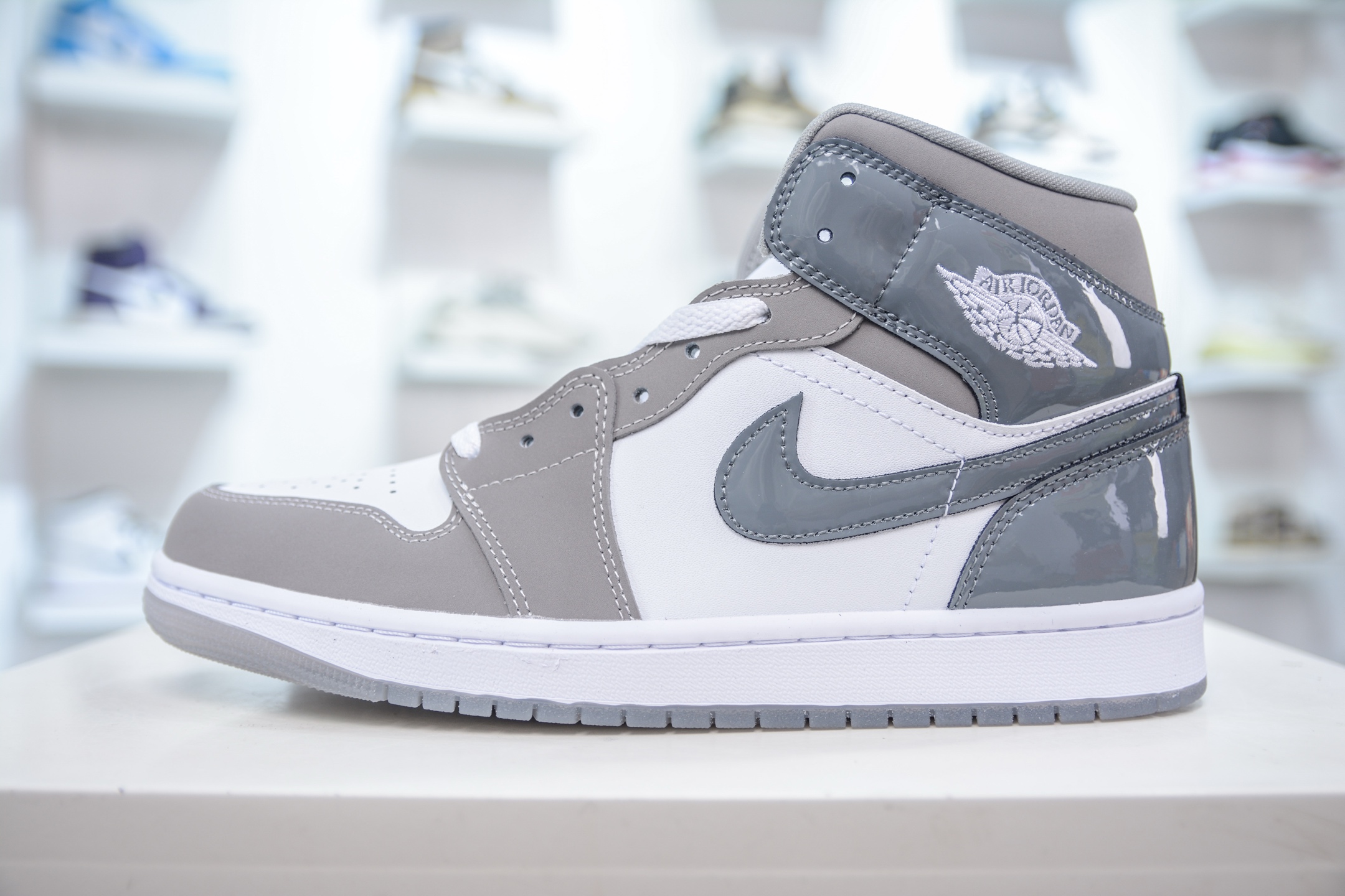 260 DT纯原 Air Jordan AJ1 Mid 中帮 白灰 HF3216-100