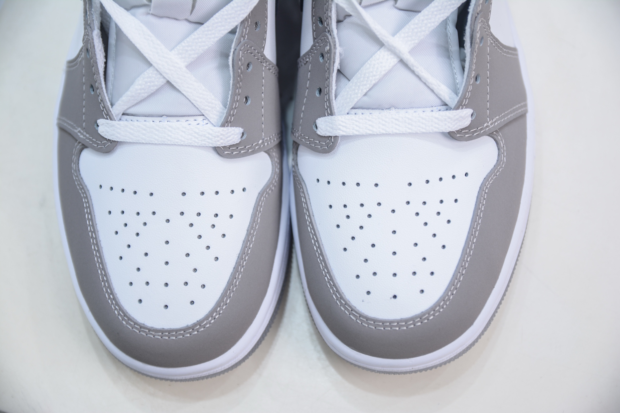 260 DT纯原 Air Jordan AJ1 Mid 中帮 白灰 HF3216-100