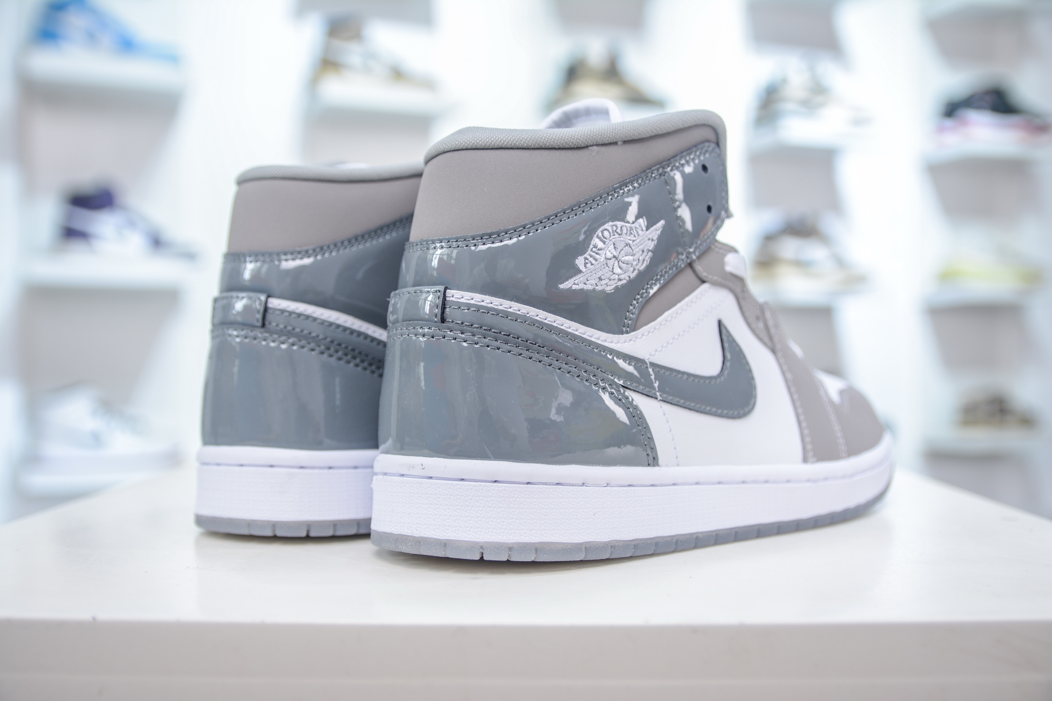 260 DT纯原 Air Jordan AJ1 Mid 中帮 白灰 HF3216-100
