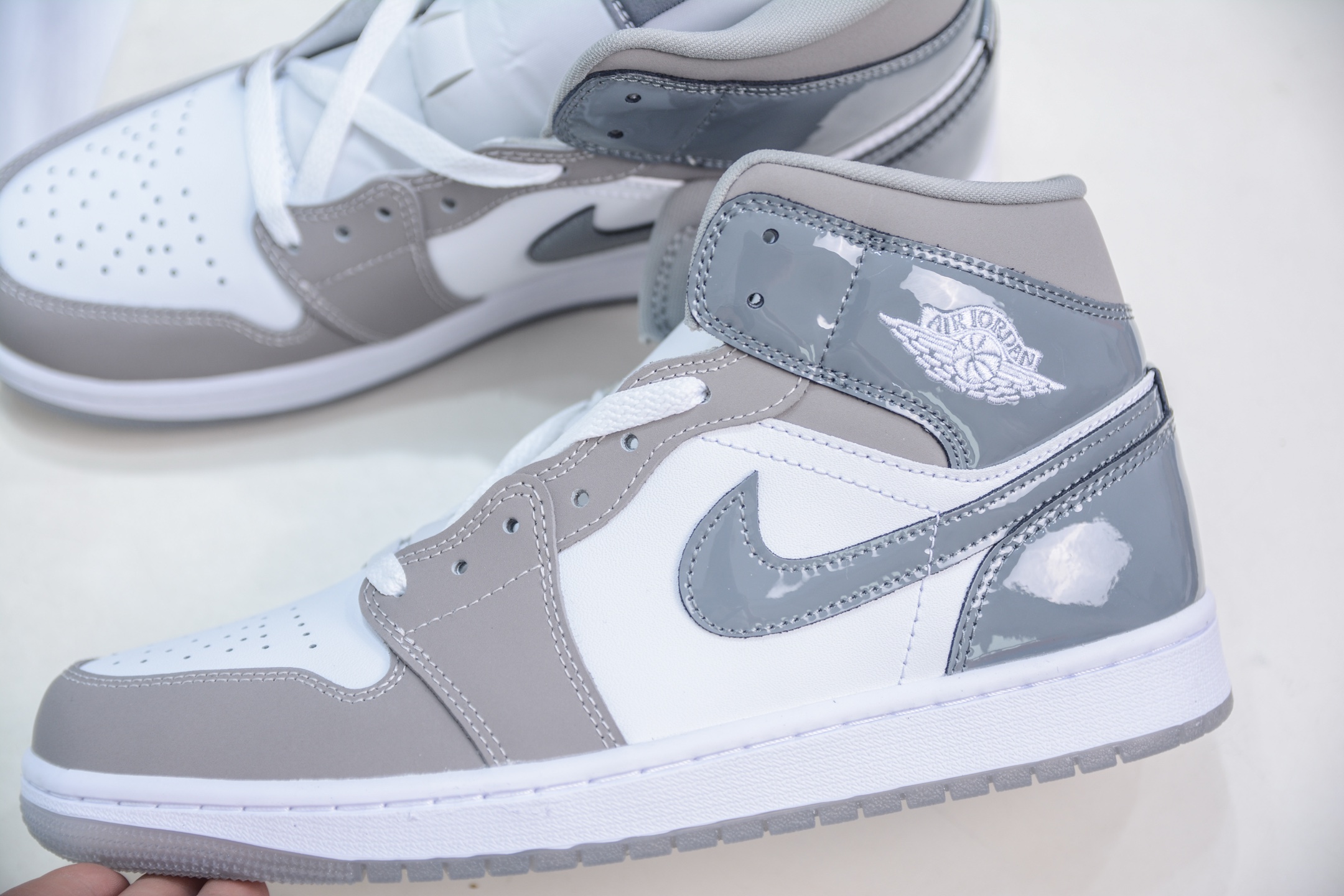 260 DT纯原 Air Jordan AJ1 Mid 中帮 白灰 HF3216-100