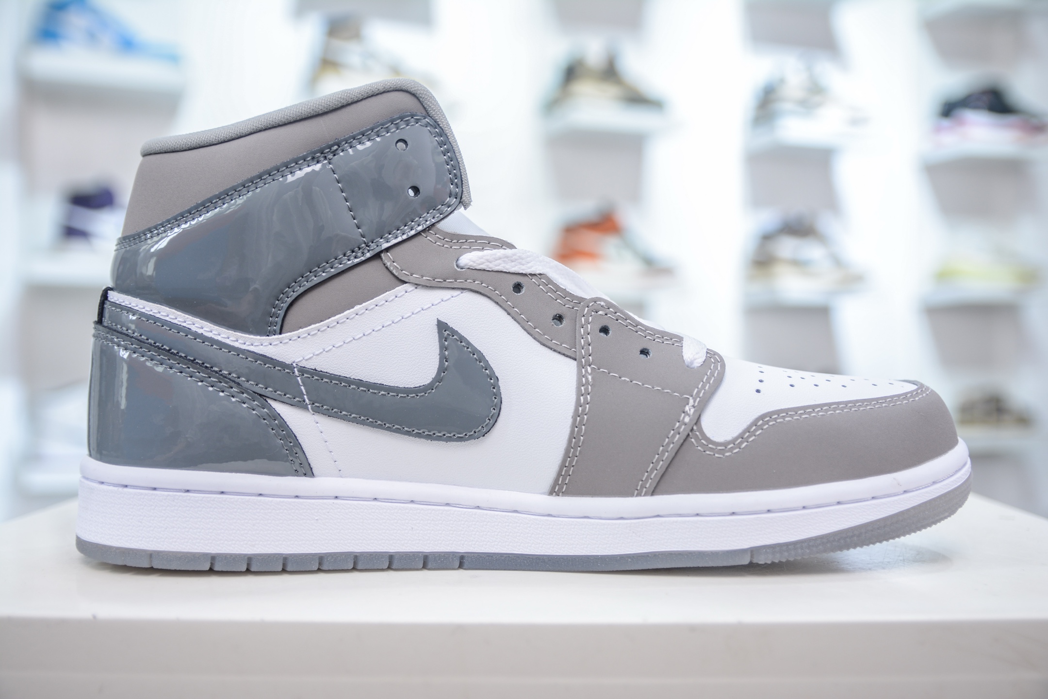 260 DT纯原 Air Jordan AJ1 Mid 中帮 白灰 HF3216-100