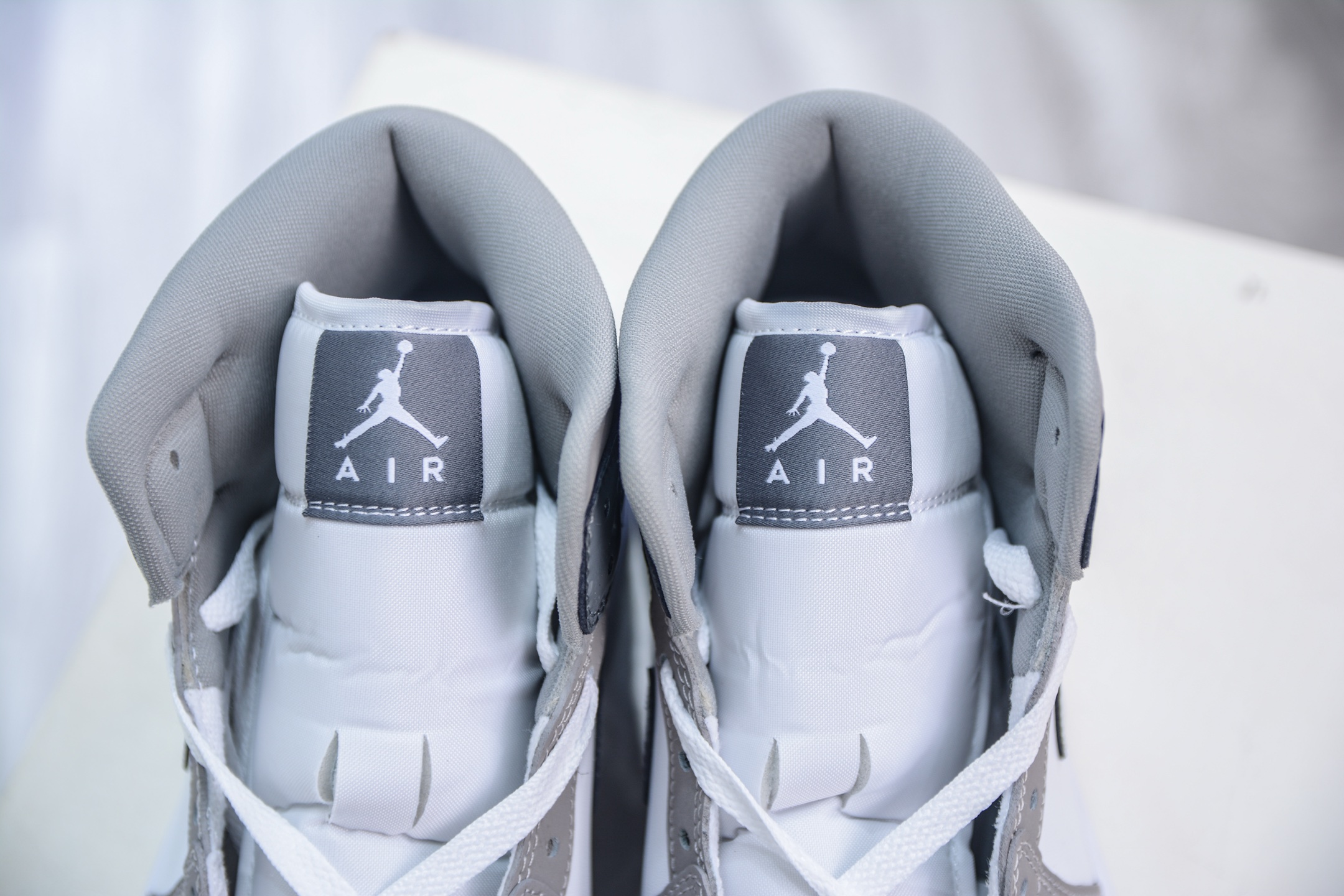260 DT纯原 Air Jordan AJ1 Mid 中帮 白灰 HF3216-100