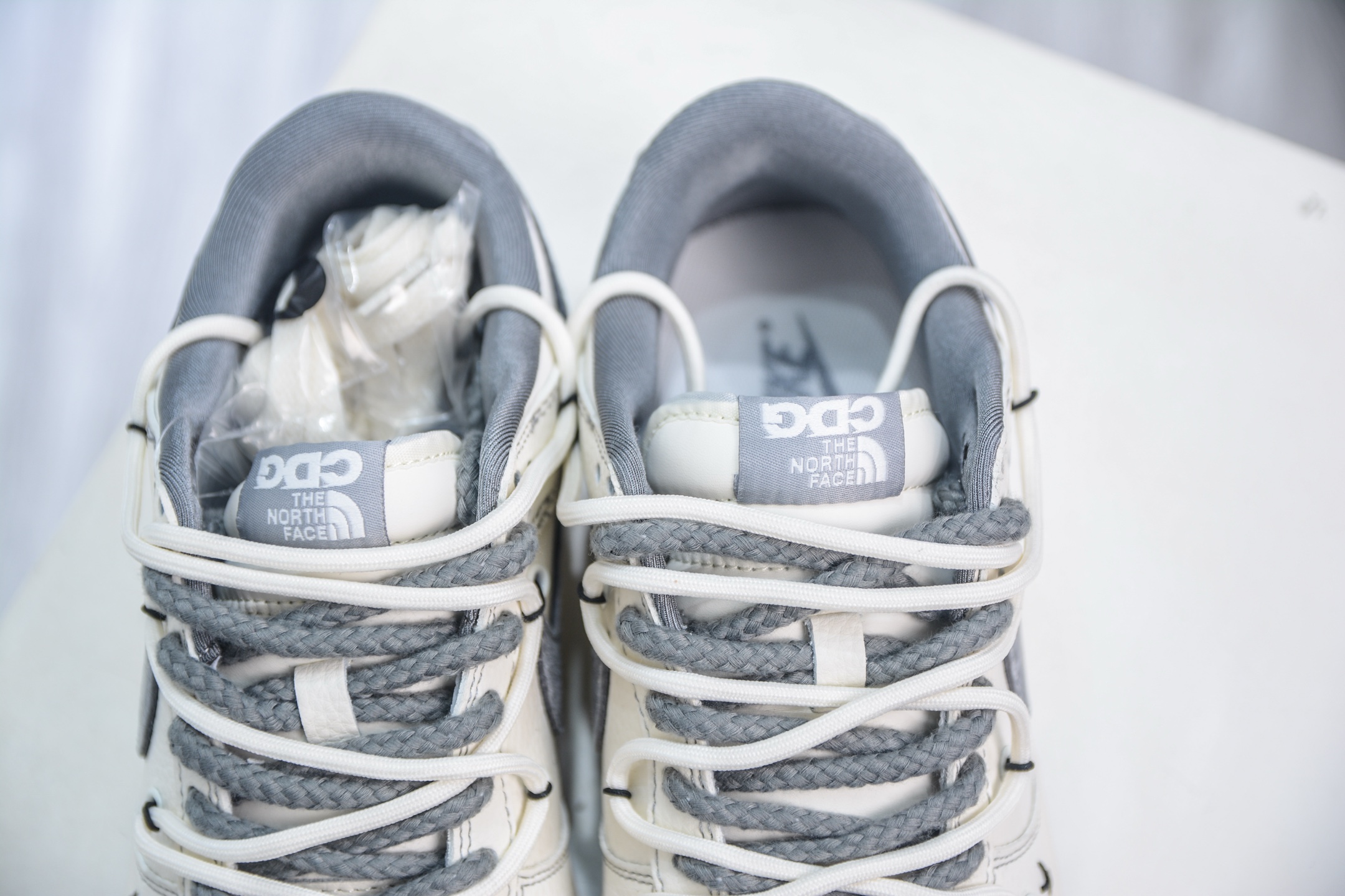 300 Nike SB Dunk Low x The North Face x CDG 北面CDG联名-米白灰勾绑带 YX5066-285