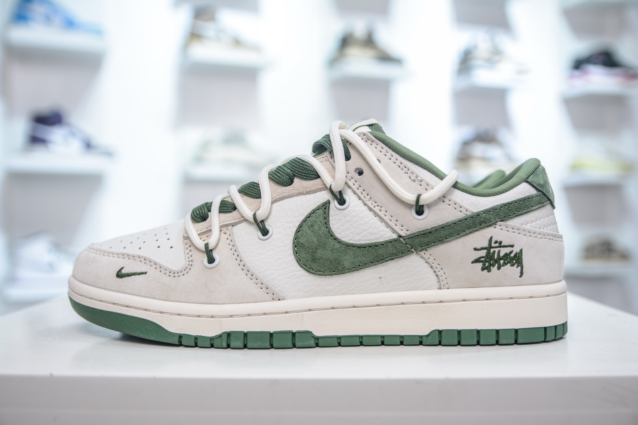 300 Nike SB Dunk Low x Stussy 斯图西联名-白灰绿绑带 DM6868-094