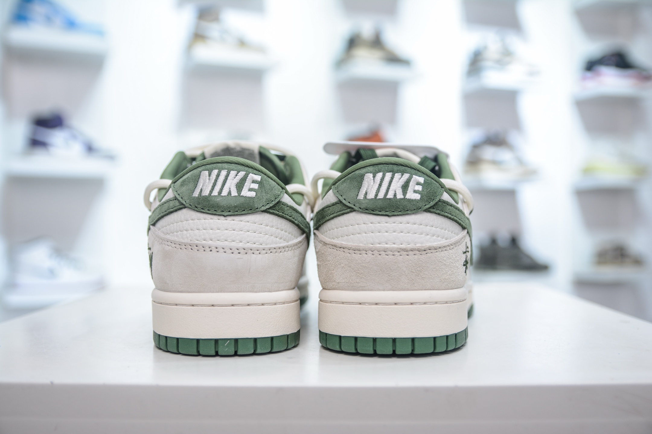 300 Nike SB Dunk Low x Stussy 斯图西联名-白灰绿绑带 DM6868-094