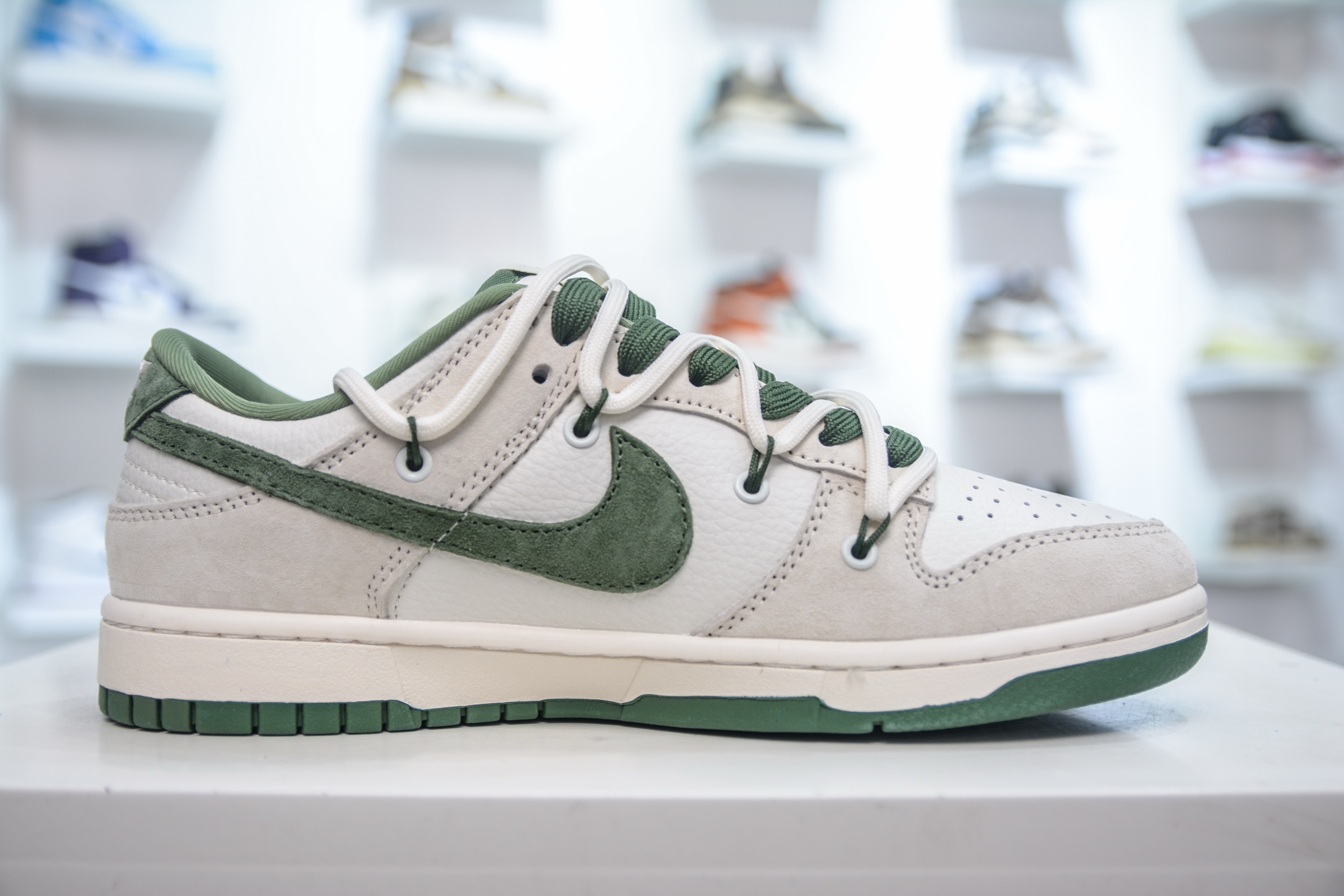 300 Nike SB Dunk Low x Stussy 斯图西联名-白灰绿绑带 DM6868-094