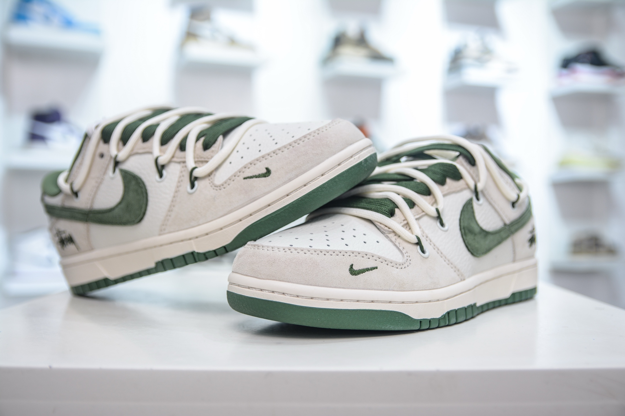300 Nike SB Dunk Low x Stussy 斯图西联名-白灰绿绑带 DM6868-094