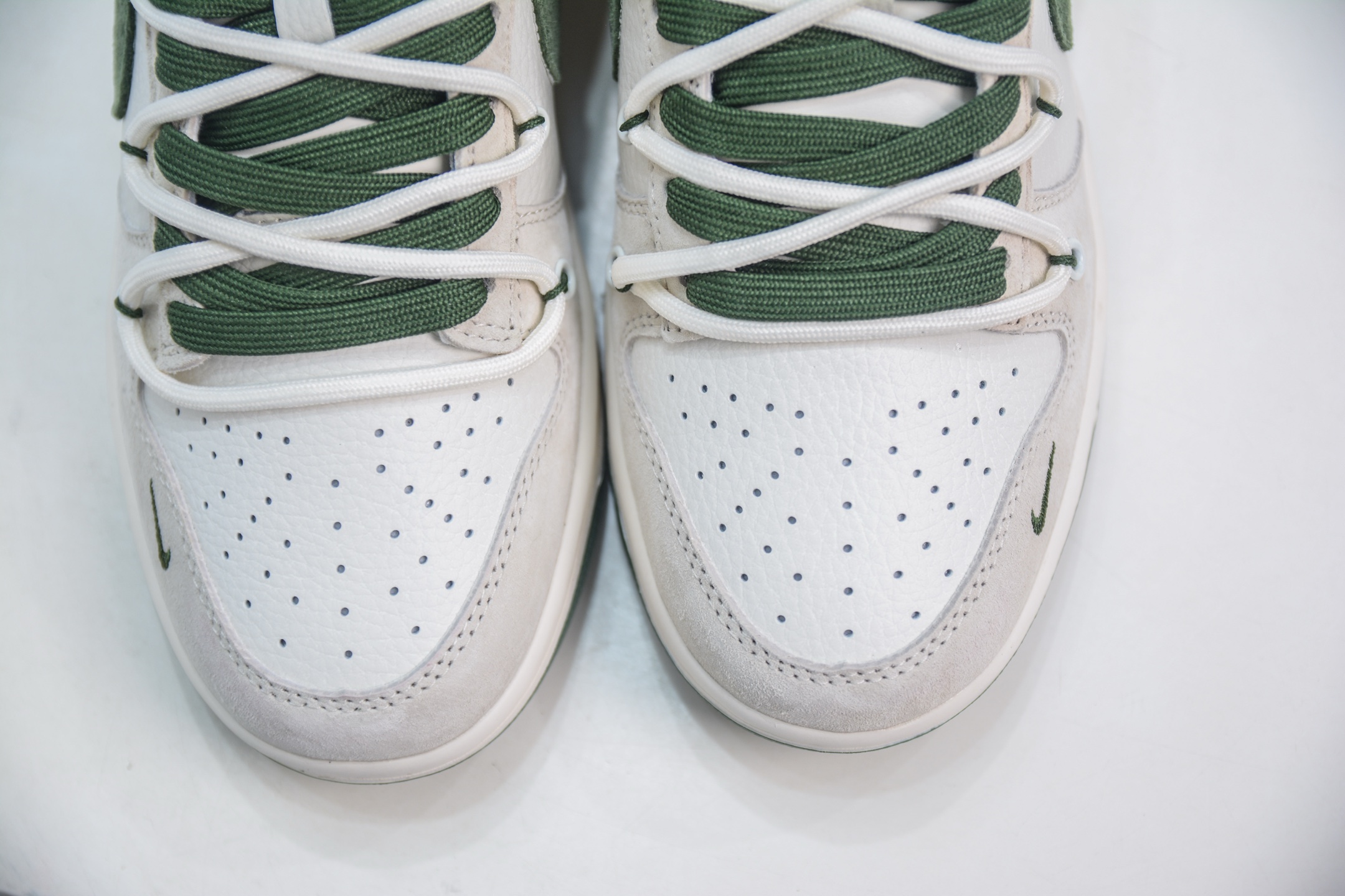 300 Nike SB Dunk Low x Stussy 斯图西联名-白灰绿绑带 DM6868-094