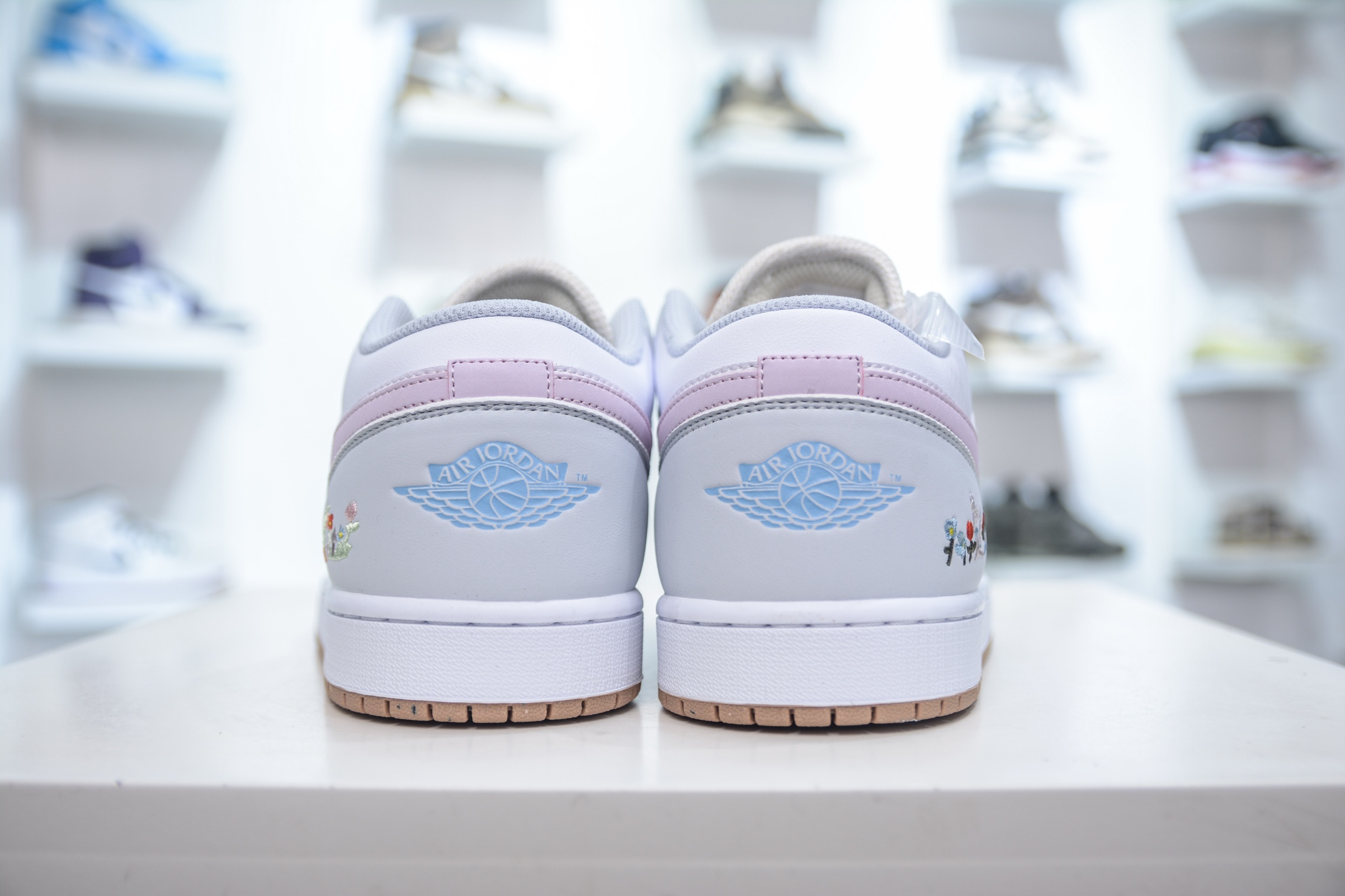 180 Air Jordan 1 Low AJ1 乔1低帮休闲板鞋 米黄粉 植物刺绣 IB8861-151
