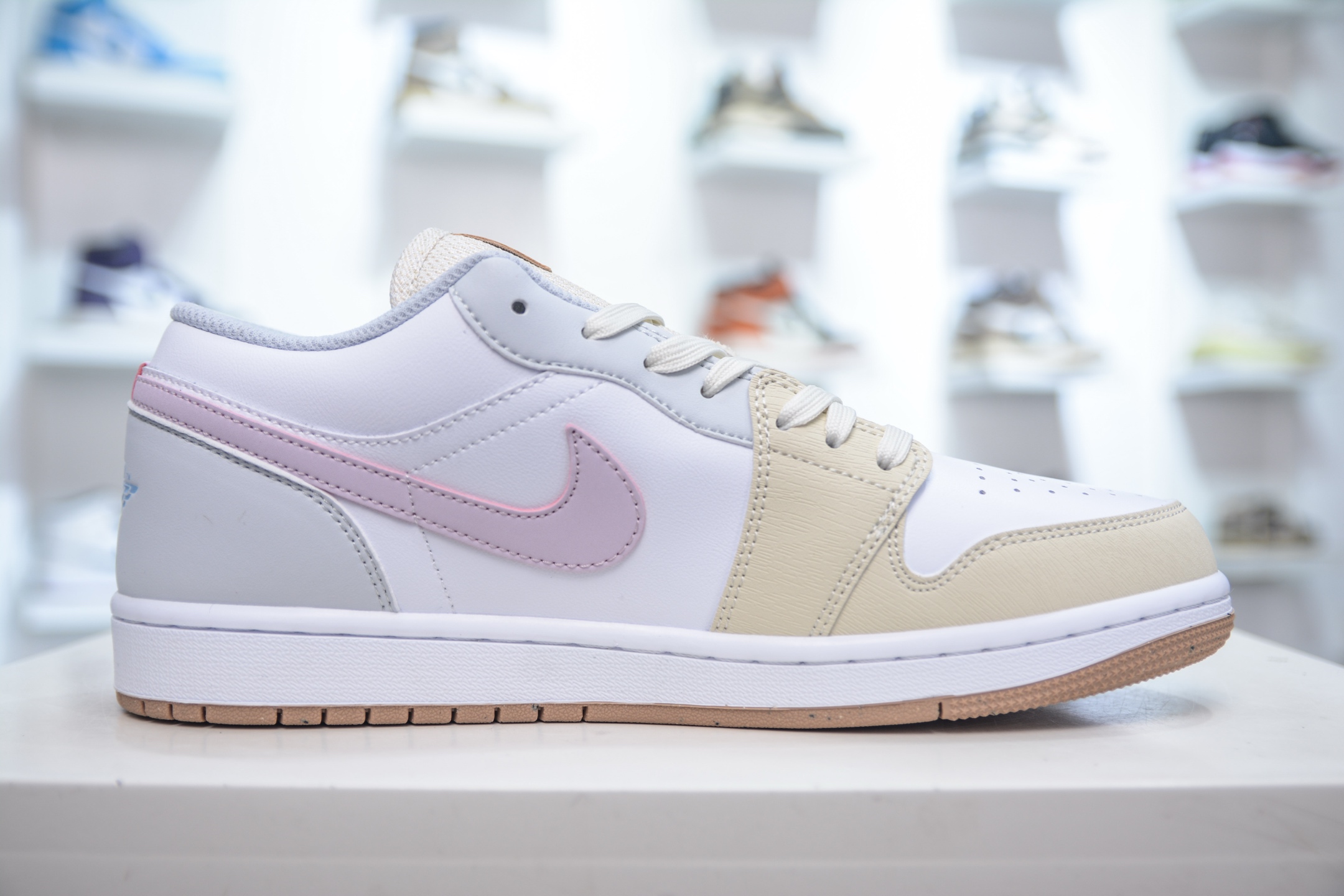 180 Air Jordan 1 Low AJ1 乔1低帮休闲板鞋 米黄粉 植物刺绣 IB8861-151
