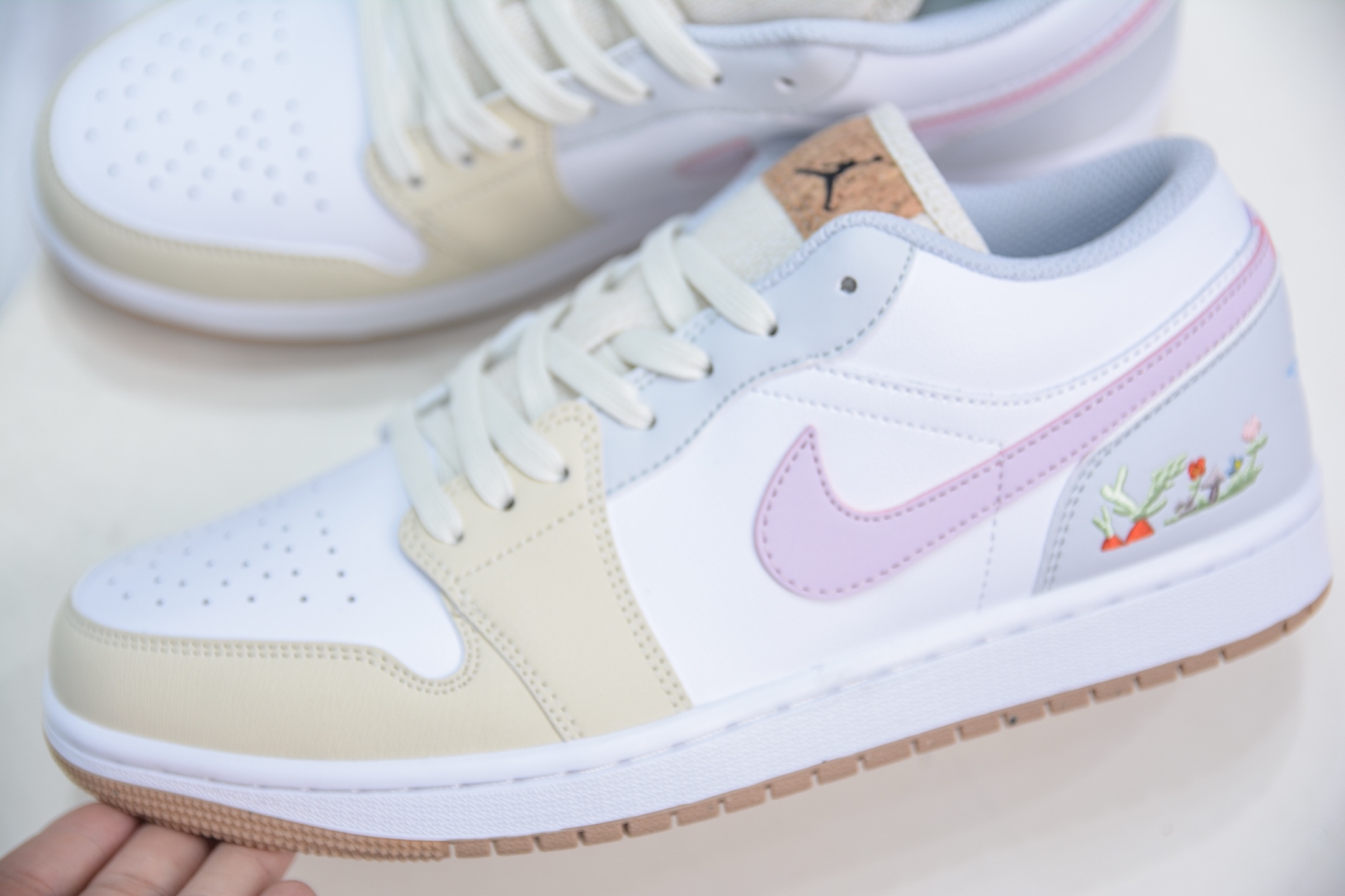 180 Air Jordan 1 Low AJ1 乔1低帮休闲板鞋 米黄粉 植物刺绣 IB8861-151