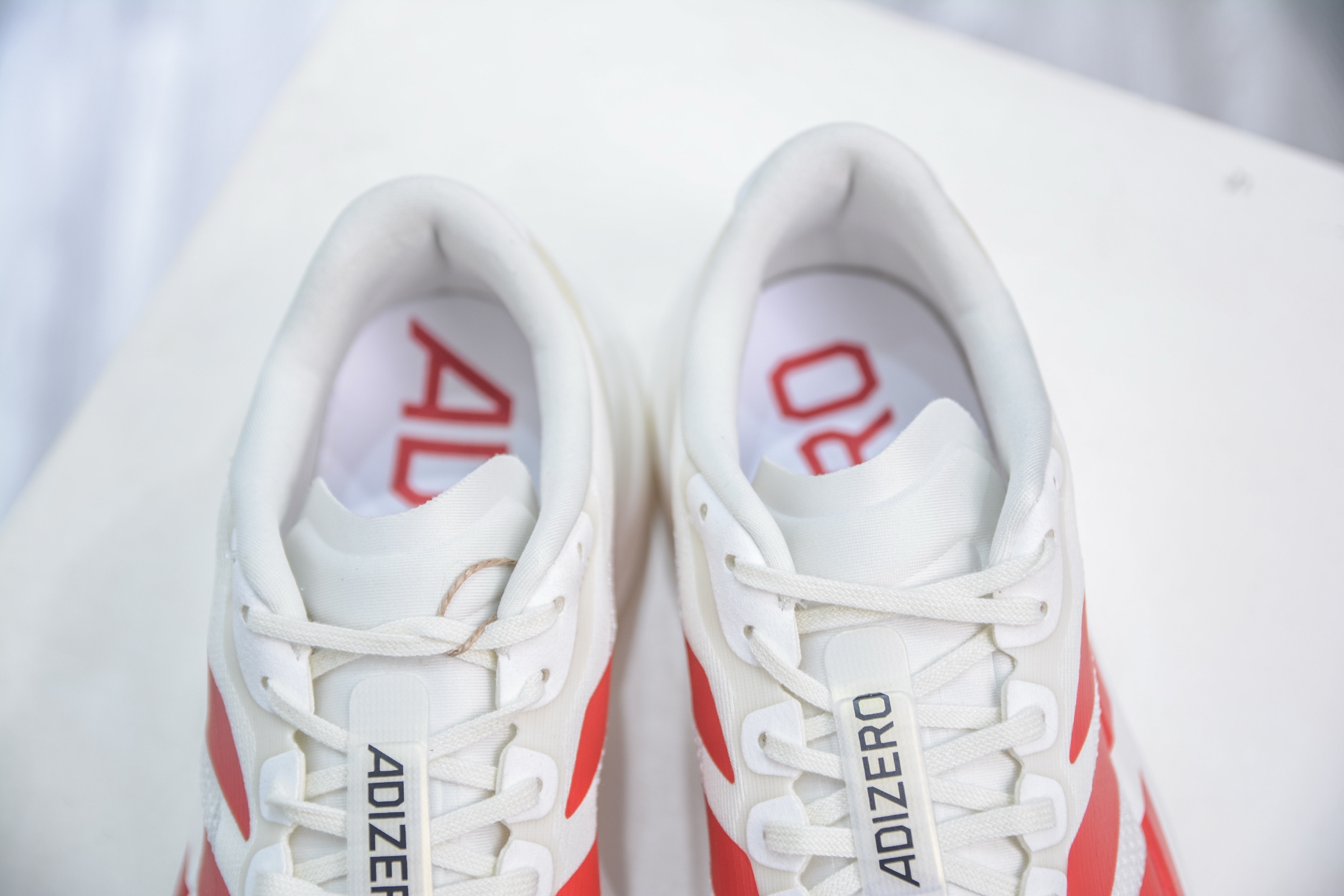 200 AD Adizero Evo SL 阿迪超轻透气缓震跑鞋 ”裸足”的感觉 JS1182
