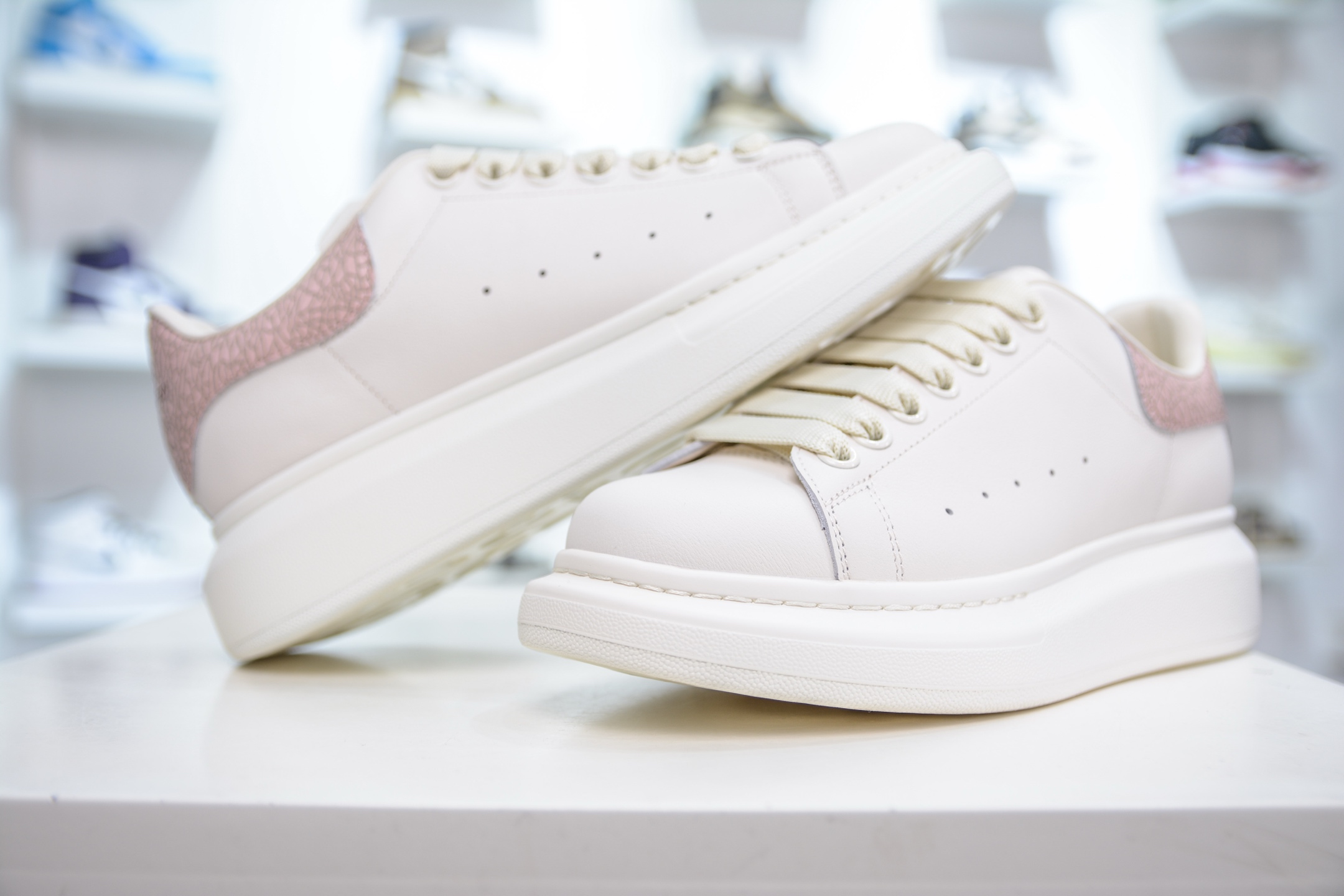 450 东莞纯原顶级原版一比一版本 市售最强品质 Alexander McQueen 亚历山大麦昆小白鞋 米白粉爆裂纹