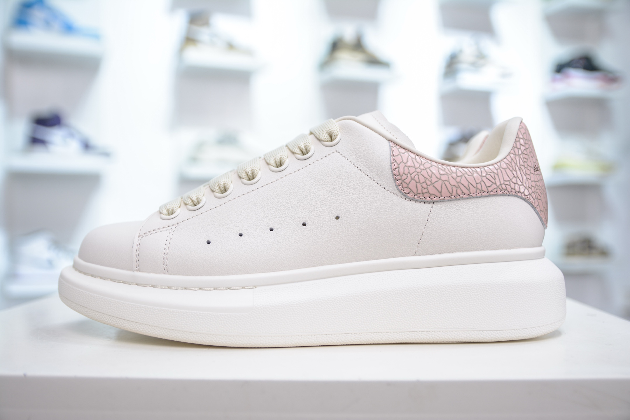 450 东莞纯原顶级原版一比一版本 市售最强品质 Alexander McQueen 亚历山大麦昆小白鞋 米白粉爆裂纹