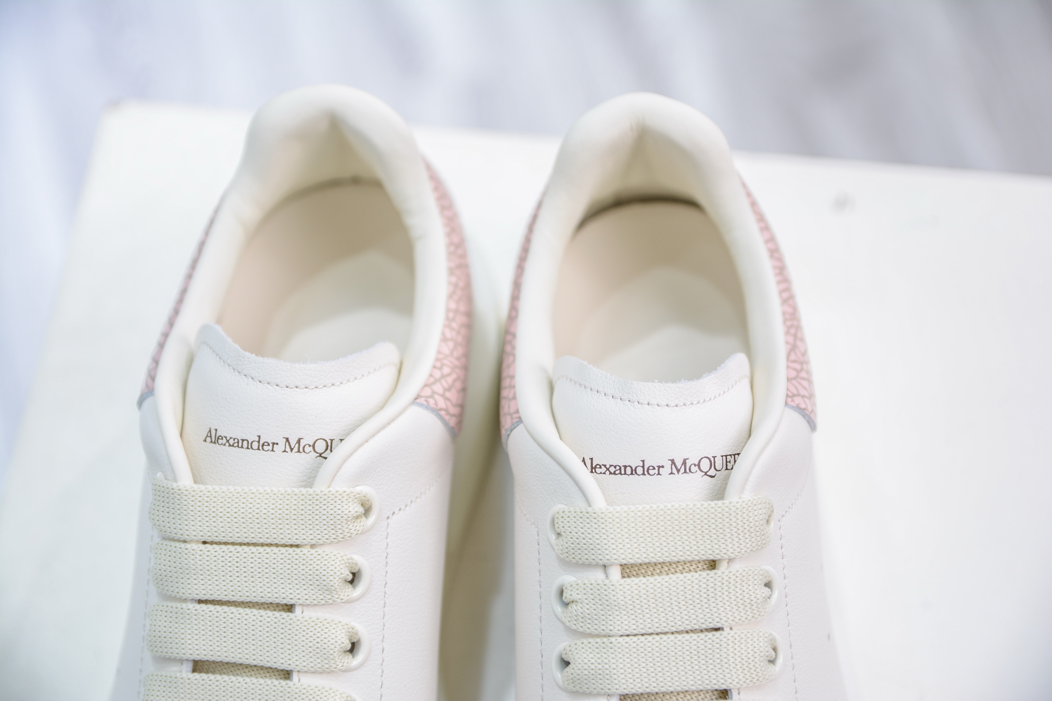 450 东莞纯原顶级原版一比一版本 市售最强品质 Alexander McQueen 亚历山大麦昆小白鞋 米白粉爆裂纹