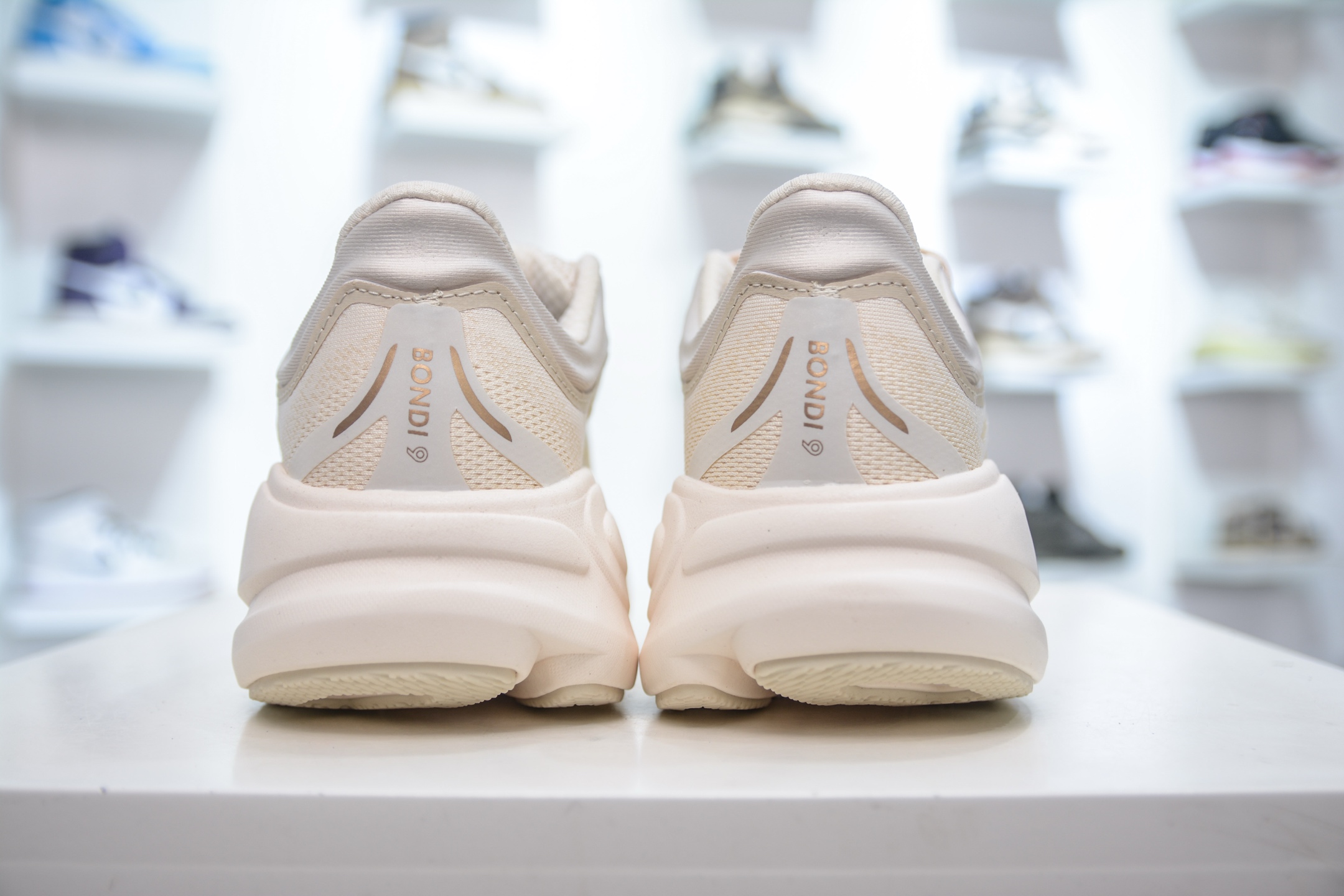 200 CS版 HOKA ONE ONE Bondi 9 WIDE 邦迪九代舒适防滑耐磨低帮休闲跑步鞋 1162014/VCH