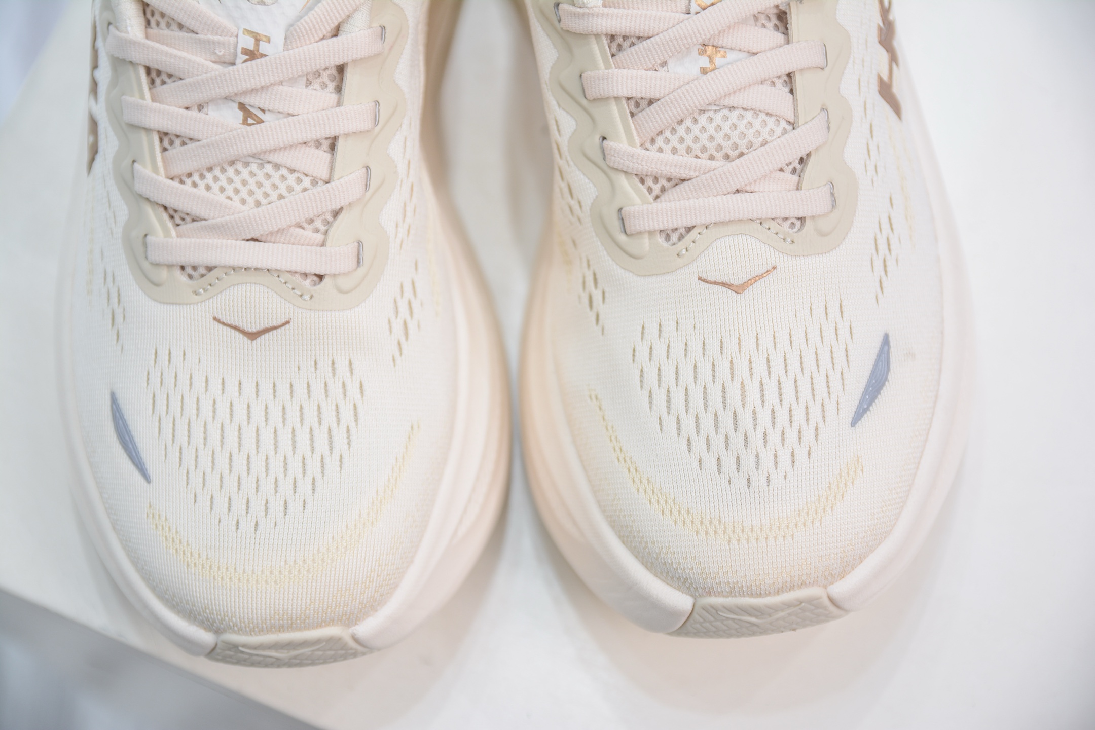200 CS版 HOKA ONE ONE Bondi 9 WIDE 邦迪九代舒适防滑耐磨低帮休闲跑步鞋 1162014/VCH