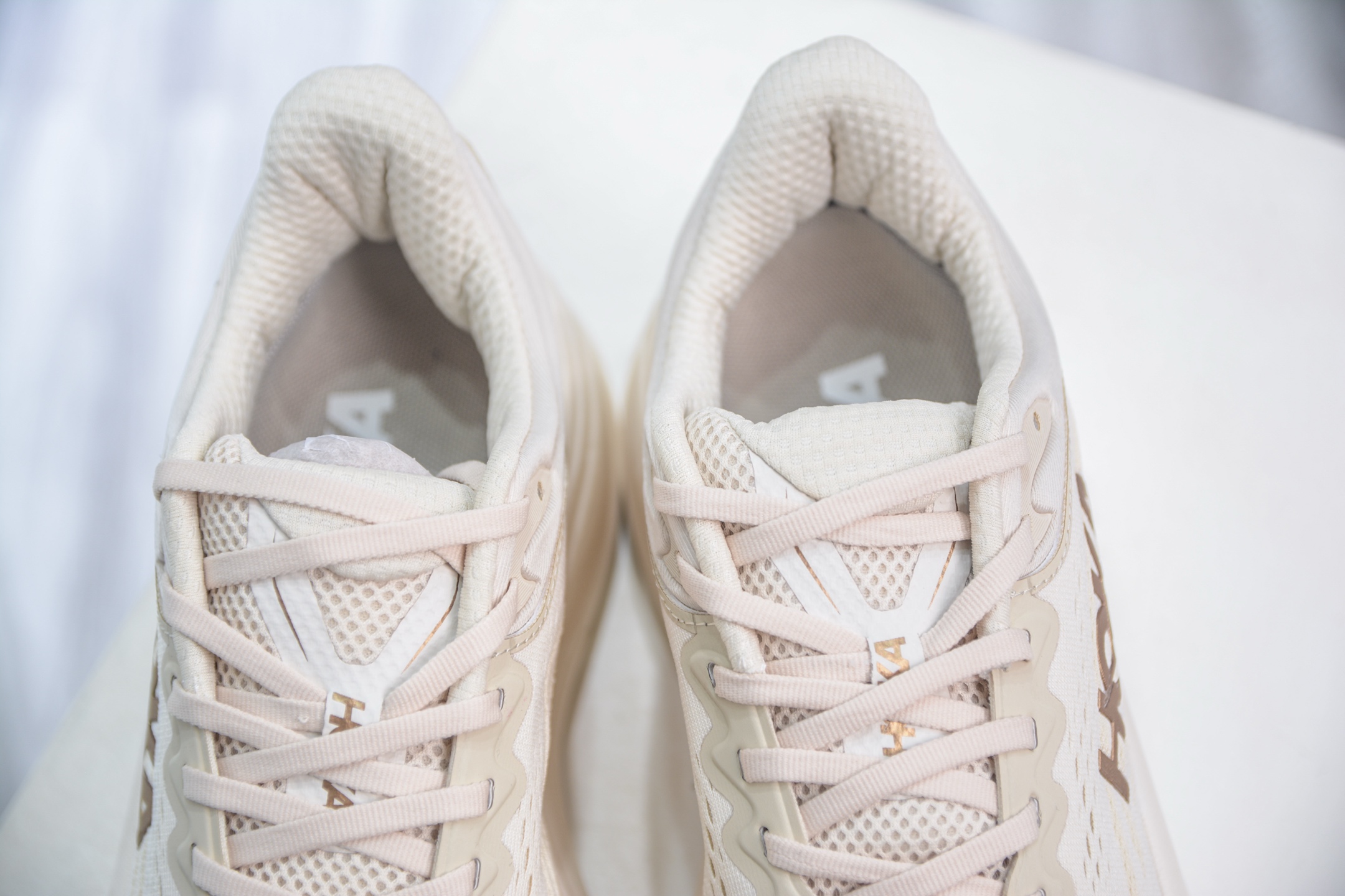 200 CS版 HOKA ONE ONE Bondi 9 WIDE 邦迪九代舒适防滑耐磨低帮休闲跑步鞋 1162014/VCH