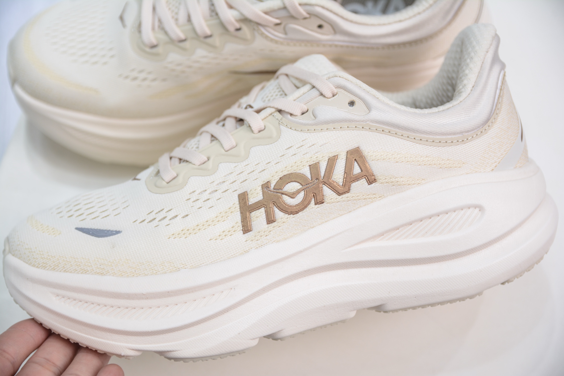 200 CS版 HOKA ONE ONE Bondi 9 WIDE 邦迪九代舒适防滑耐磨低帮休闲跑步鞋 1162014/VCH