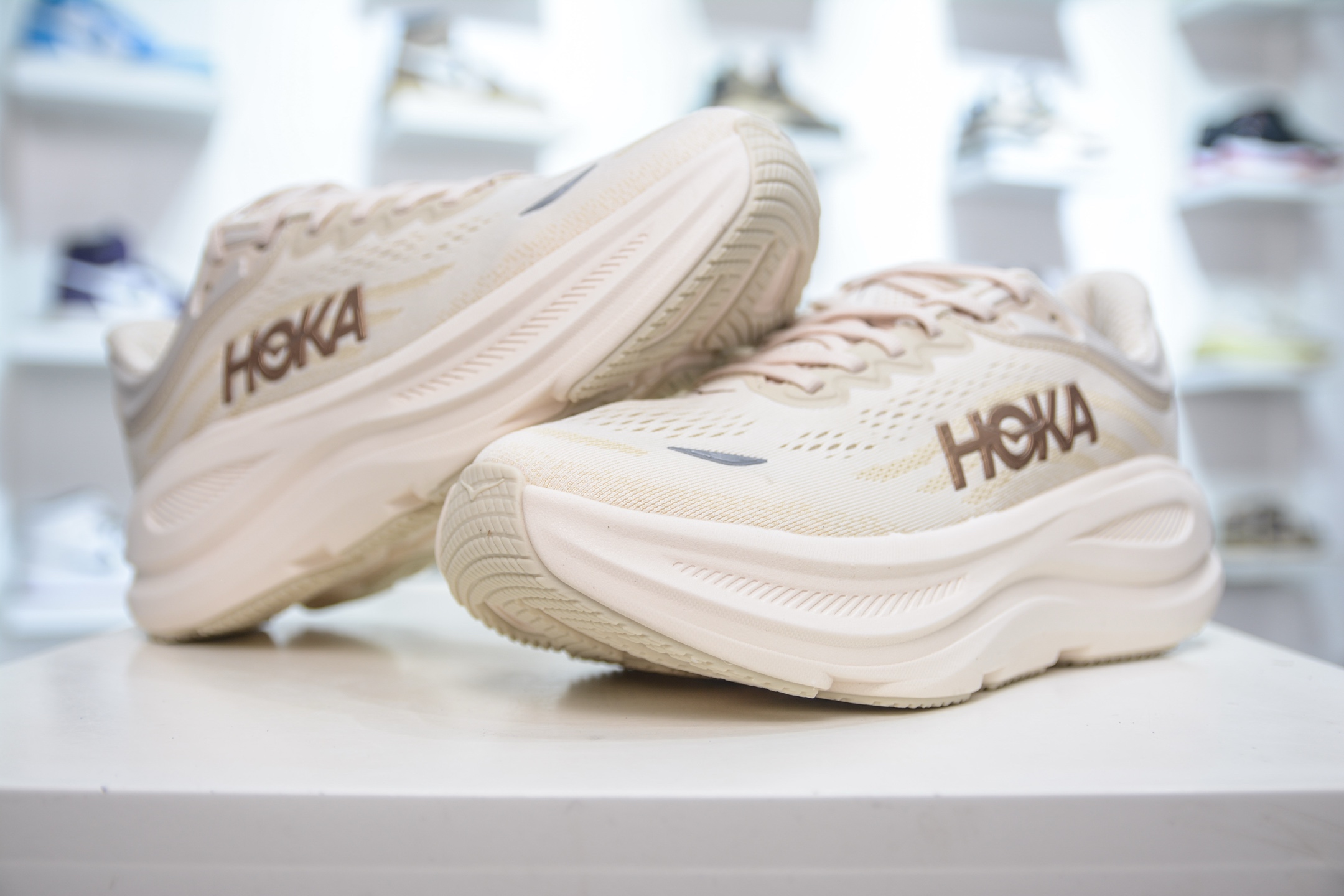 200 CS版 HOKA ONE ONE Bondi 9 WIDE 邦迪九代舒适防滑耐磨低帮休闲跑步鞋 1162014/VCH