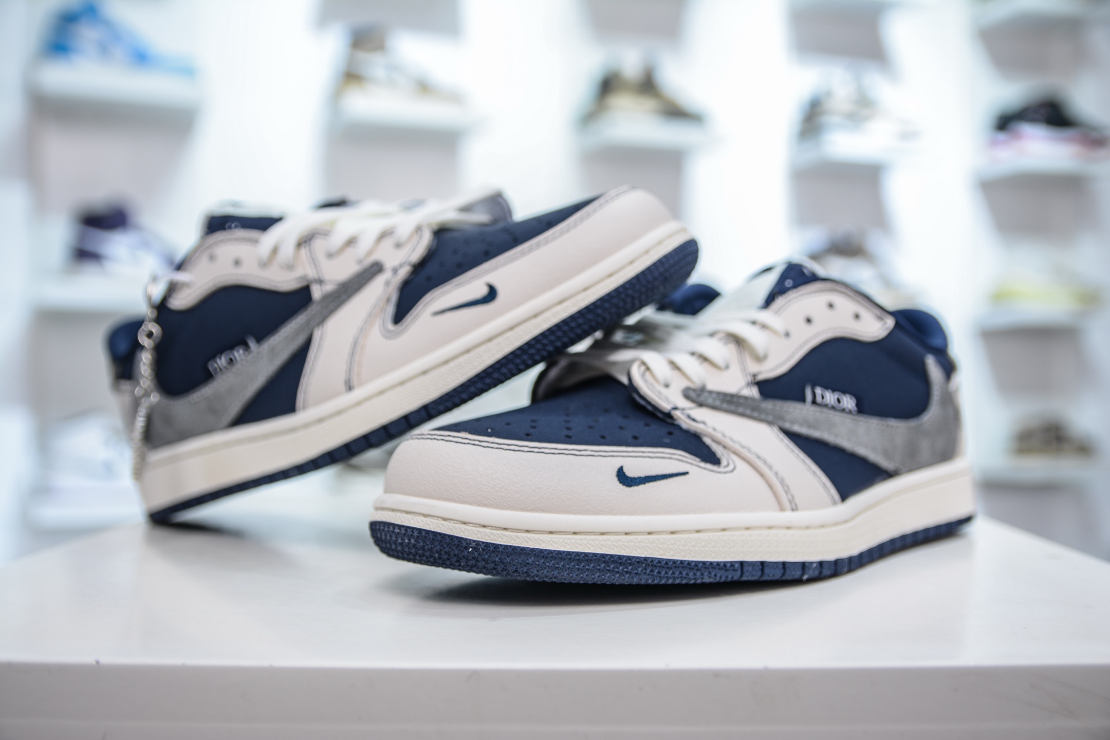 270 TS x Air Jordan x DIOR AJ1 Low 倒钩低帮联名迪奥-典雅黑灰 XS2024-012