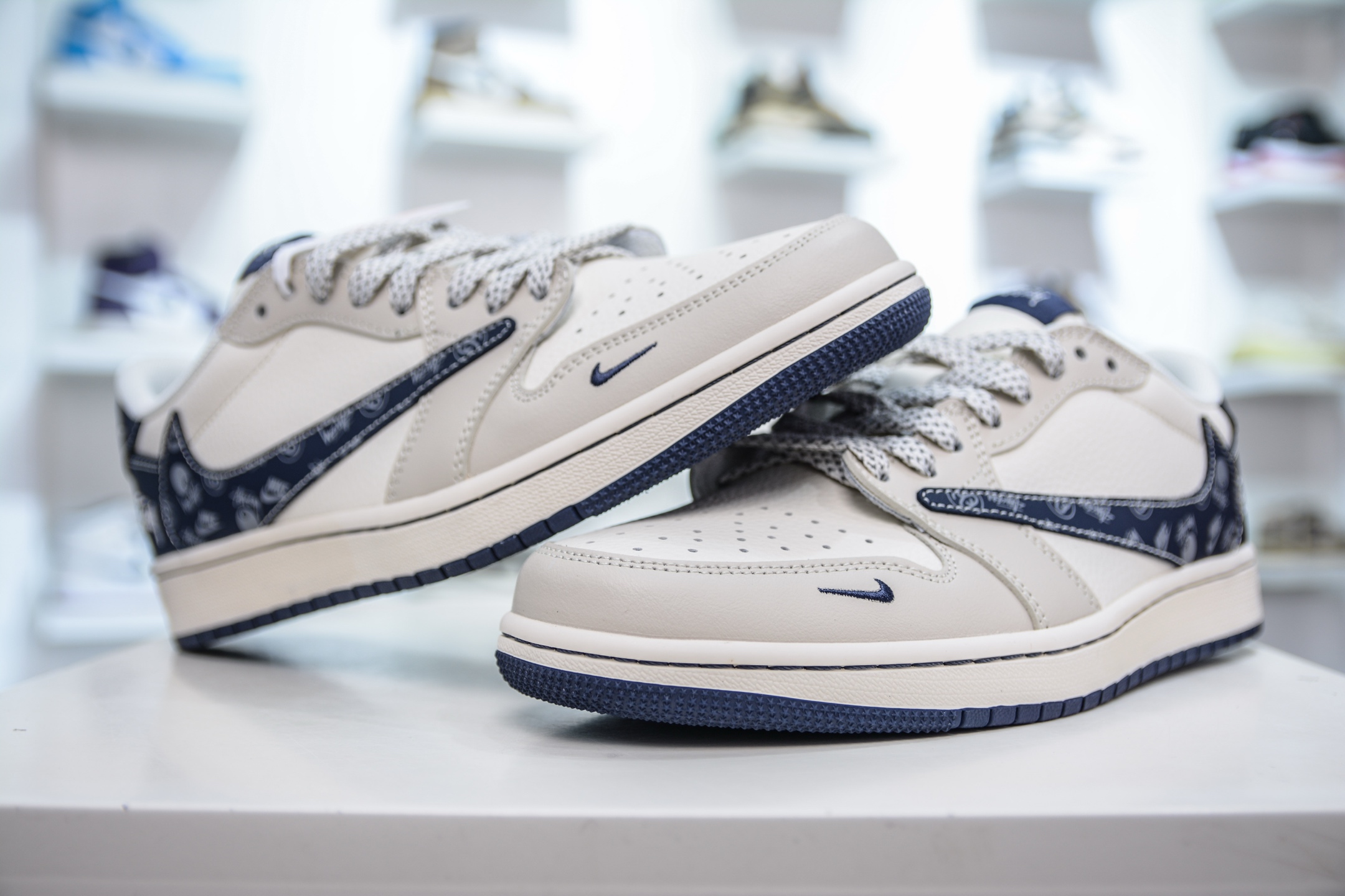 270 TS x Air Jordan x Stussy AJ1 Low 倒钩低帮联名斯图西-米蓝花勾 JJ2508-551