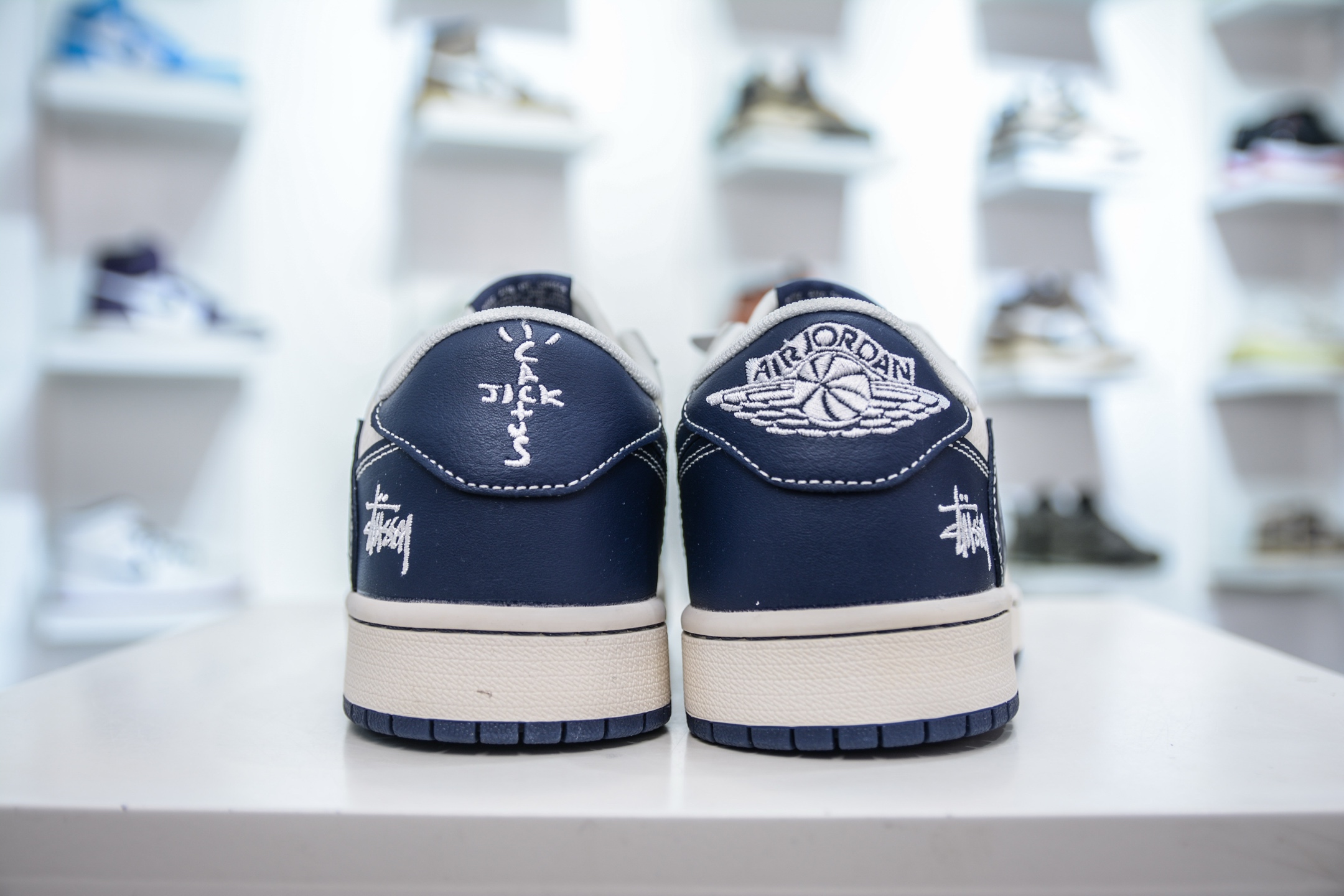 270 TS x Air Jordan x Stussy AJ1 Low 倒钩低帮联名斯图西-米蓝花勾 JJ2508-551