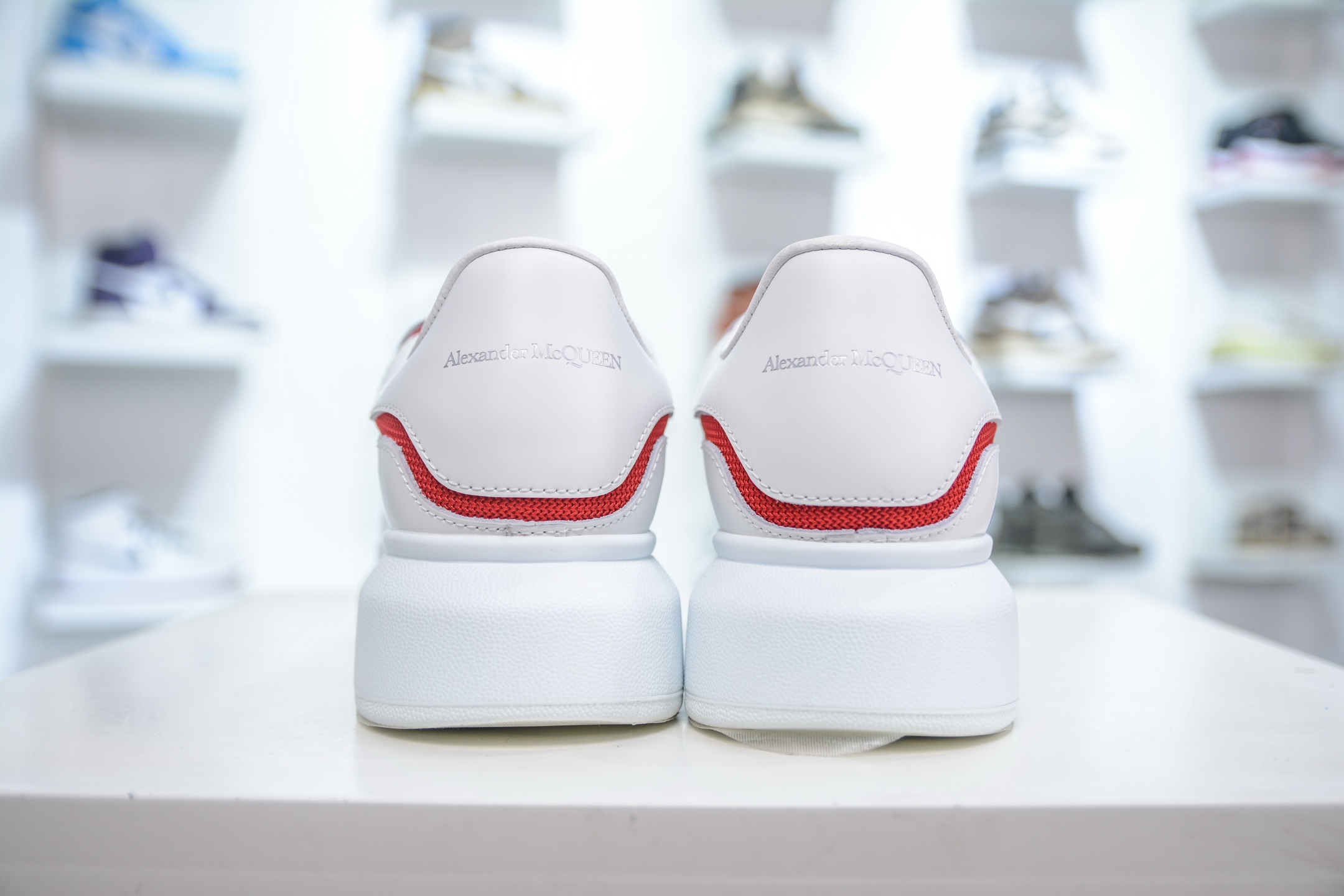 450 东莞纯原顶级原版一比一版本 市售最强品质 Alexander McQueen 亚历山大麦昆小白鞋 白色红色边