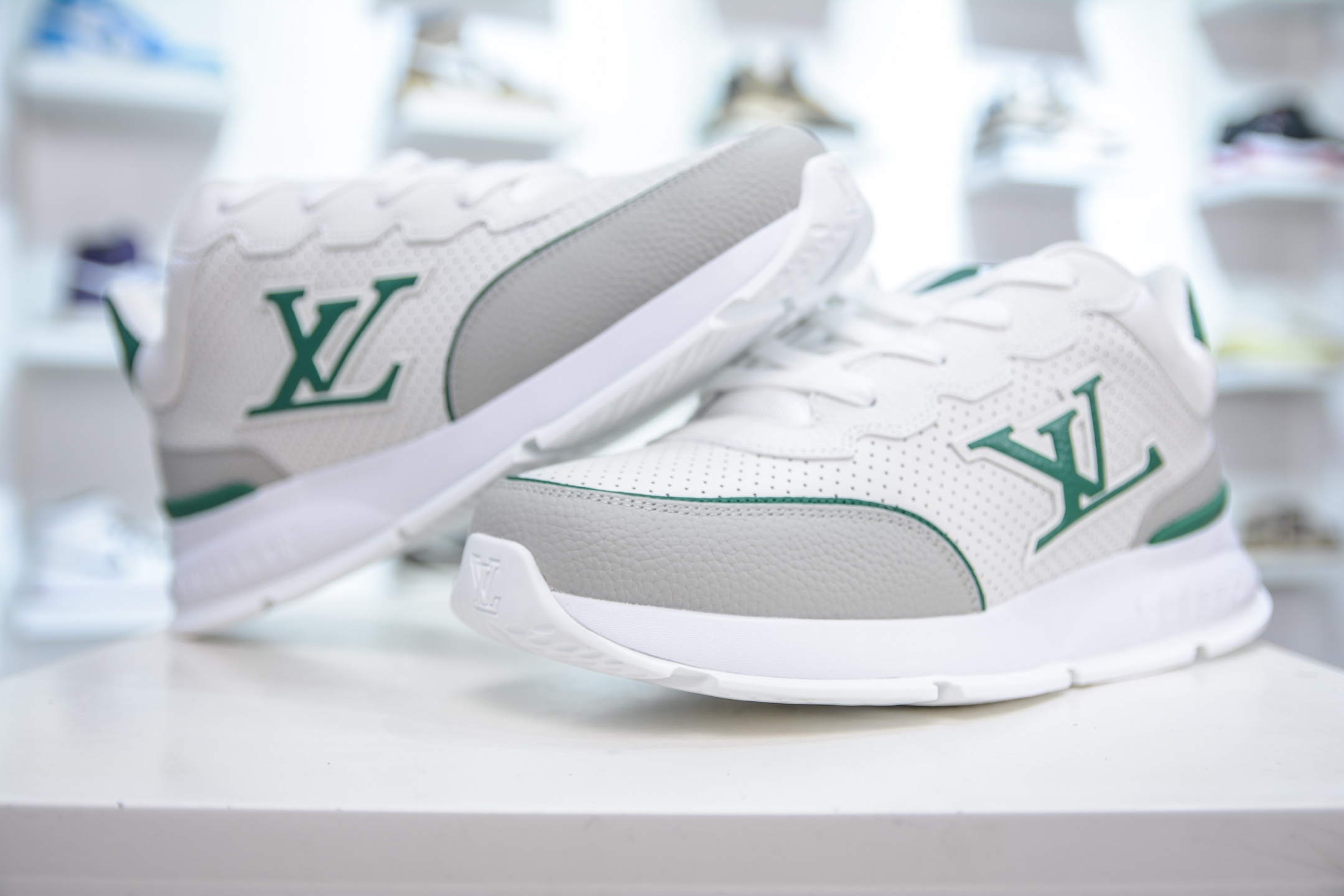 520 LOUIS VUITTON LV 2025 秋冬男士系列 Classic 牛皮革 圆头系带 低帮 生活休闲鞋