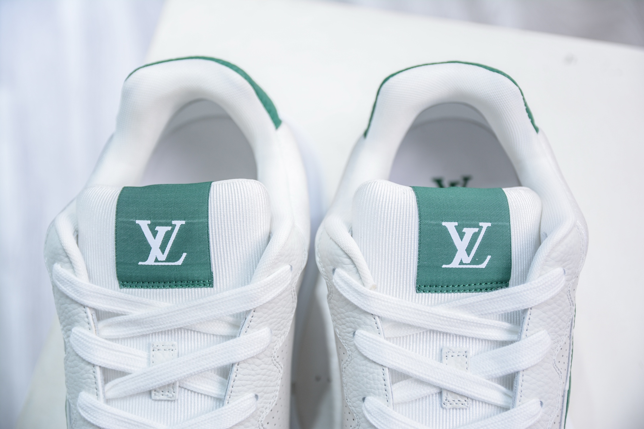 520 LOUIS VUITTON LV 2025 秋冬男士系列 Classic 牛皮革 圆头系带 低帮 生活休闲鞋