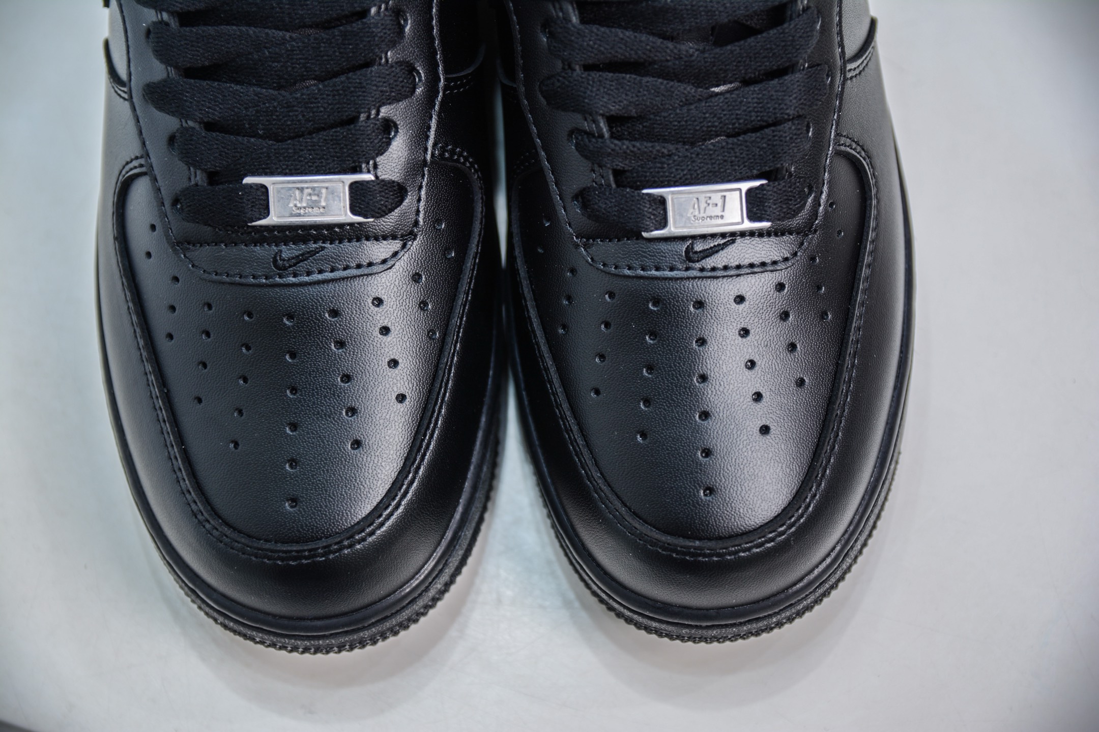 180 价格下调 多版本供应 PB版 Supreme X NK AIR Force 1 Low 空军一号联名 黑红 CU9225-001-Chinese UA Cheap High Quatity Brand Clothes Bags handbags Sneakers wholesale wholesaler seller from China Factory suppliers Fashion Clothing Shoes best Quality Beautiful Price 180 价格下调 多版本供应 PB版 Supreme X NK AIR Force 1 Low 空军一号联名 黑红 CU9225-001