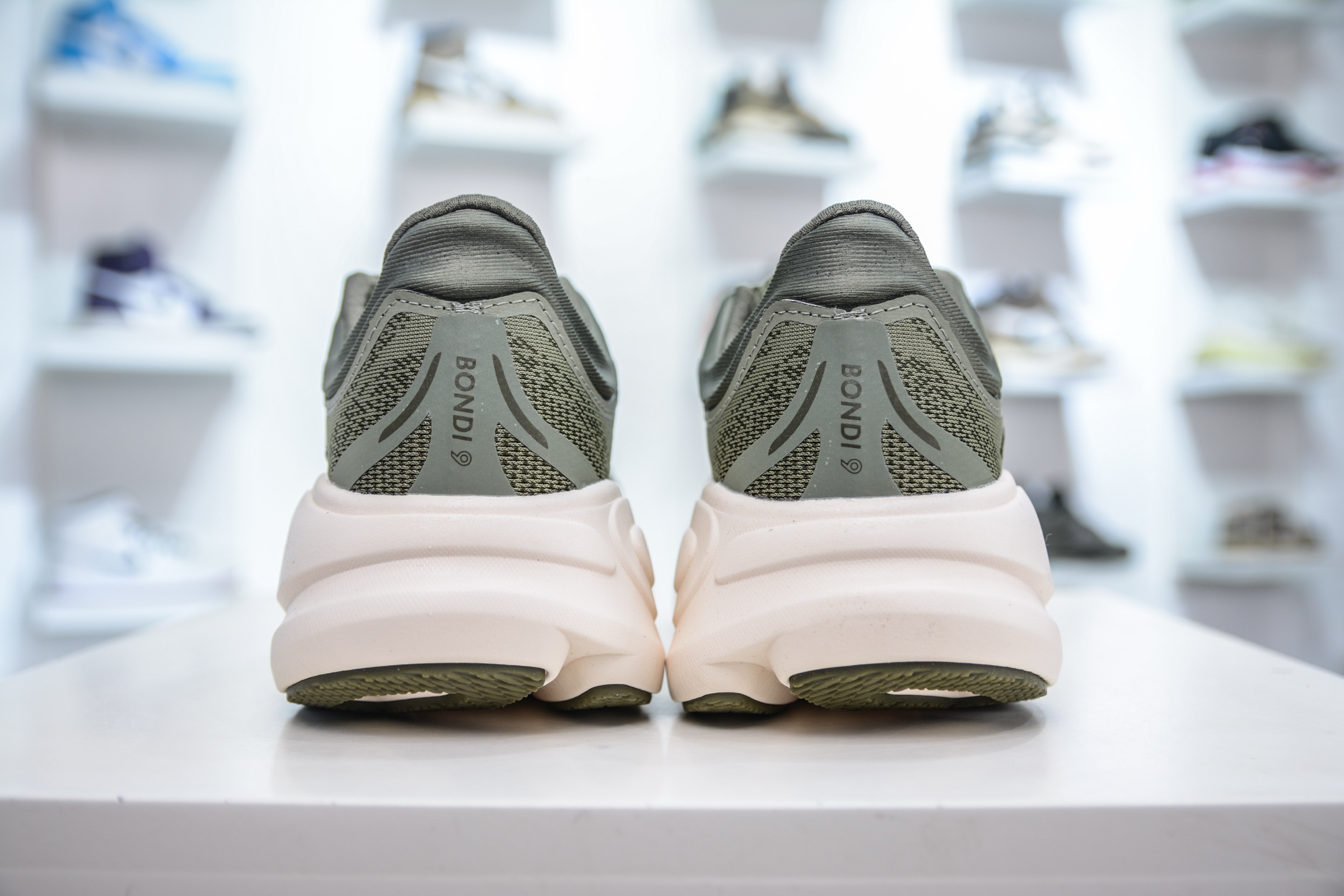 200 CS版 HOKA ONE ONE Bondi 9 WIDE 邦迪九代舒适防滑耐磨低帮休闲跑步鞋 1162011/SSSC