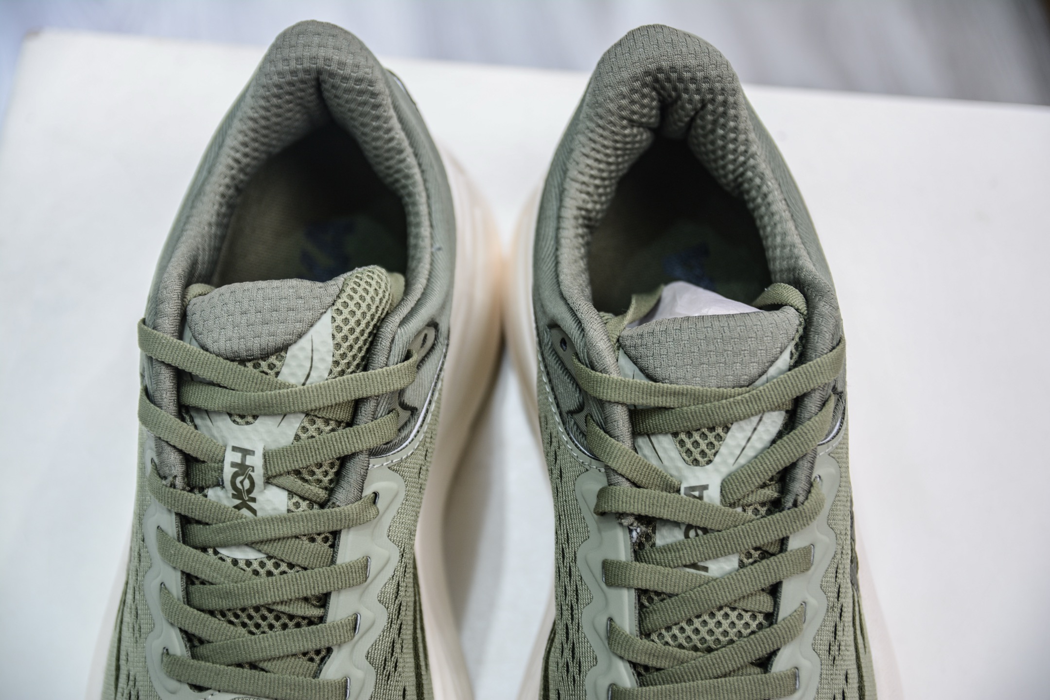200 CS版 HOKA ONE ONE Bondi 9 WIDE 邦迪九代舒适防滑耐磨低帮休闲跑步鞋 1162011/SSSC