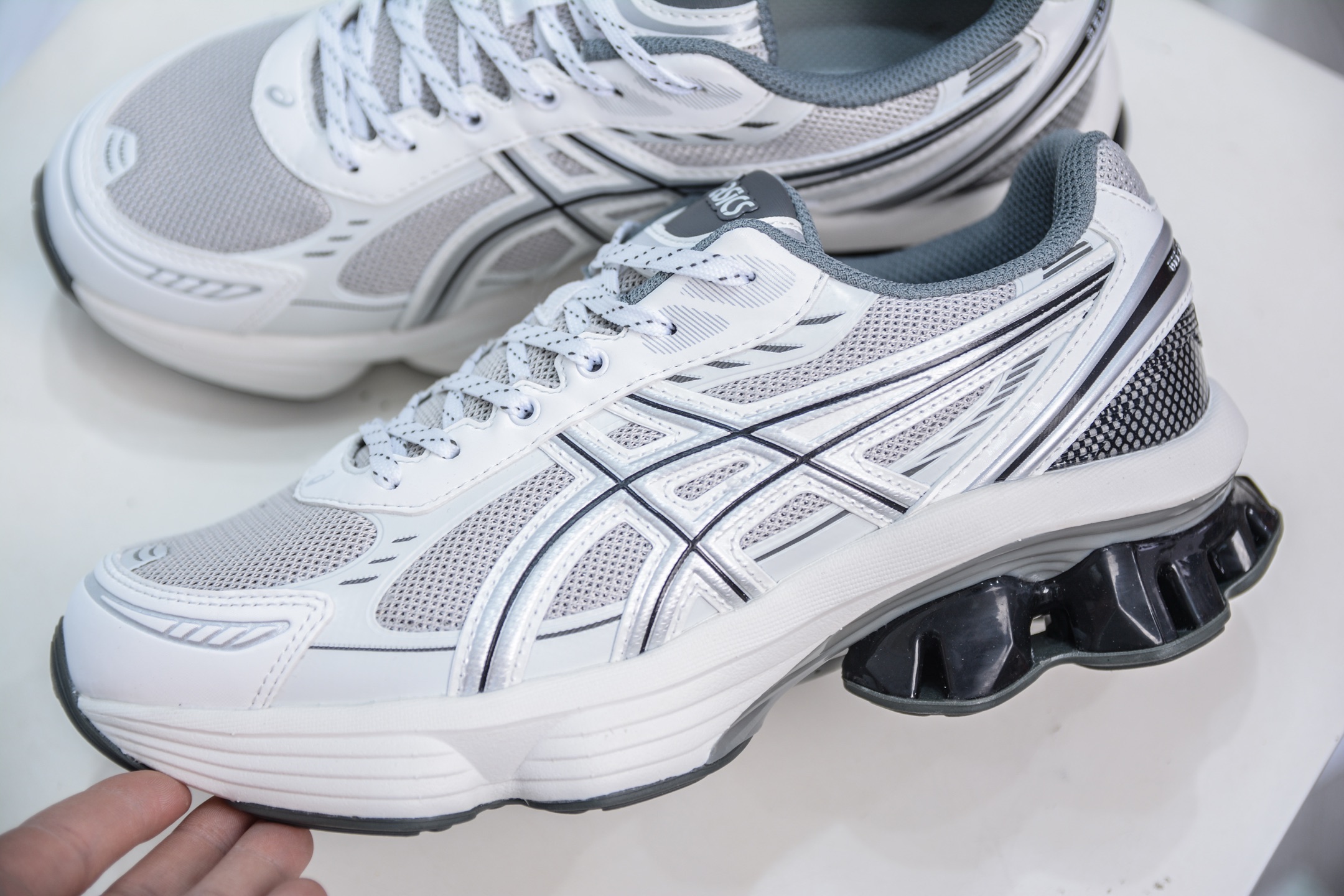 Asics Gel-Kinetic Fluent 亚瑟士运动休闲透气专业跑鞋 1203A591-101
