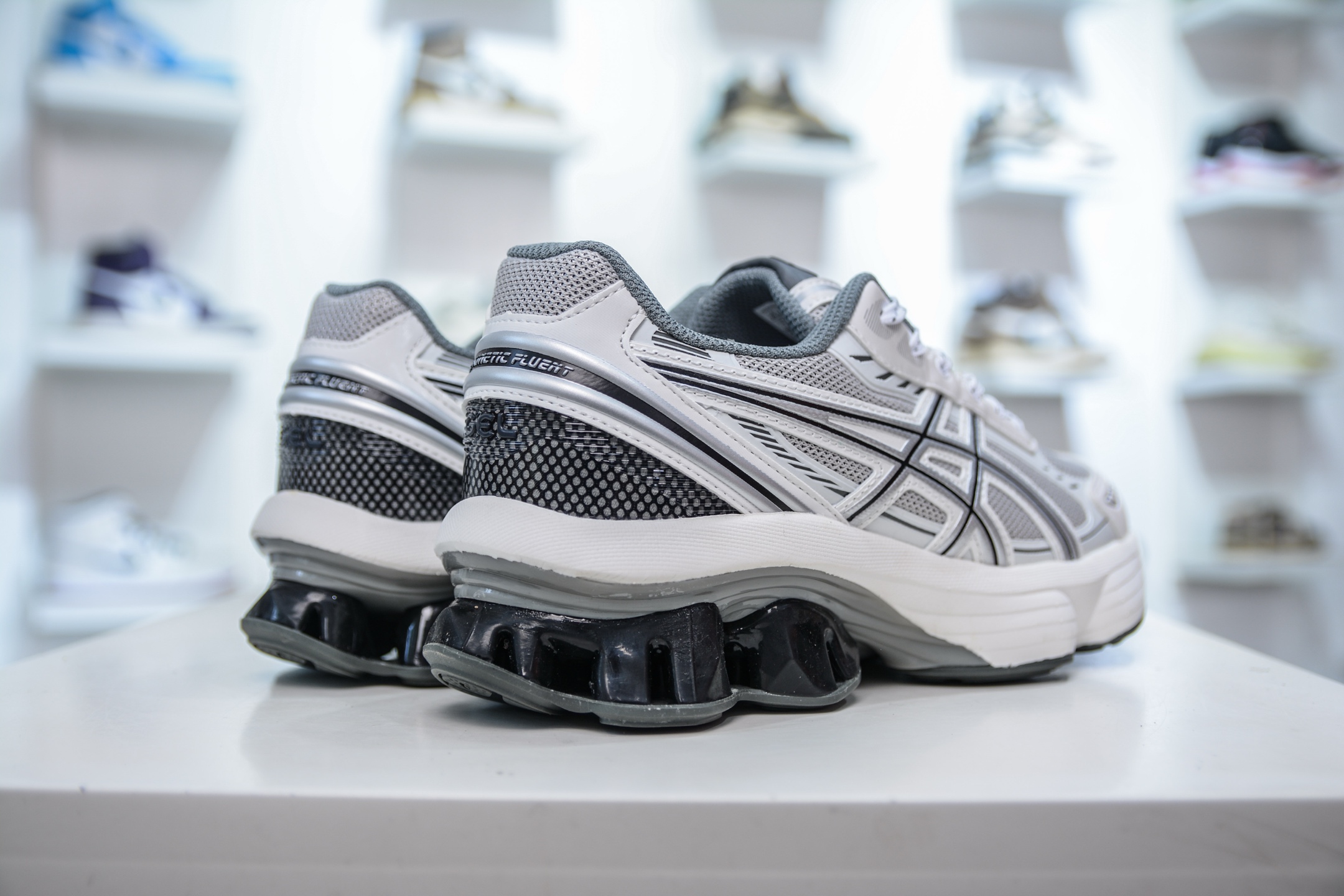 Asics Gel-Kinetic Fluent 亚瑟士运动休闲透气专业跑鞋 1203A591-101