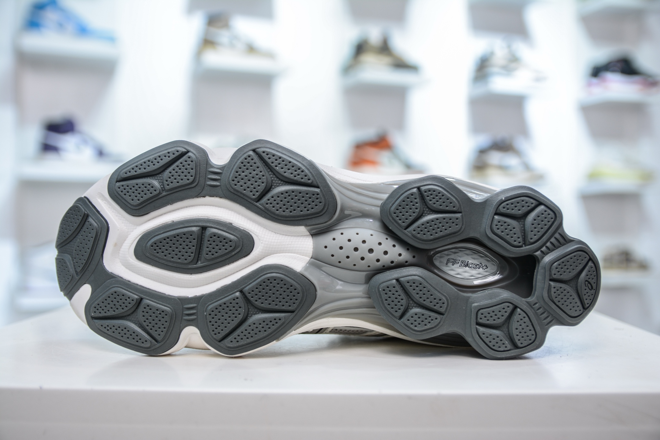 Asics Gel-Kinetic Fluent 亚瑟士运动休闲透气专业跑鞋 1203A591-101
