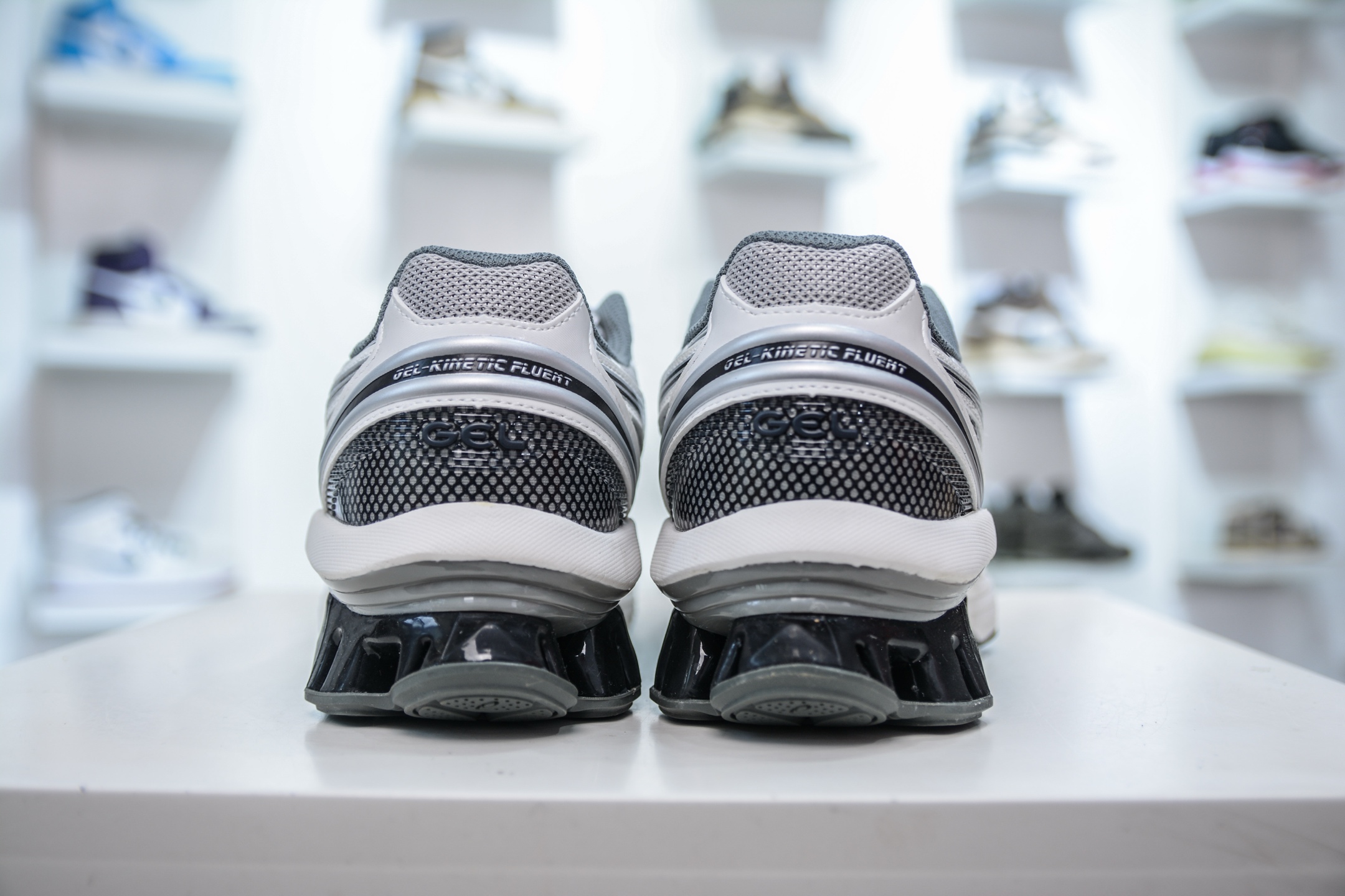 Asics Gel-Kinetic Fluent 亚瑟士运动休闲透气专业跑鞋 1203A591-101