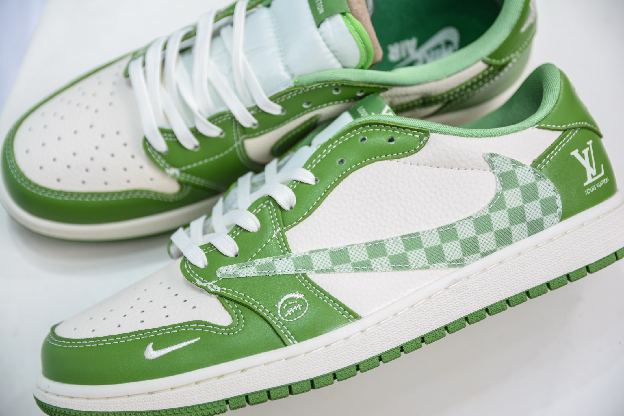 TS x Air Jordan AJ1 Low x Louis Vuitton 倒钩低帮联名定制配色 LV联名-白绿方格 XS2024-058