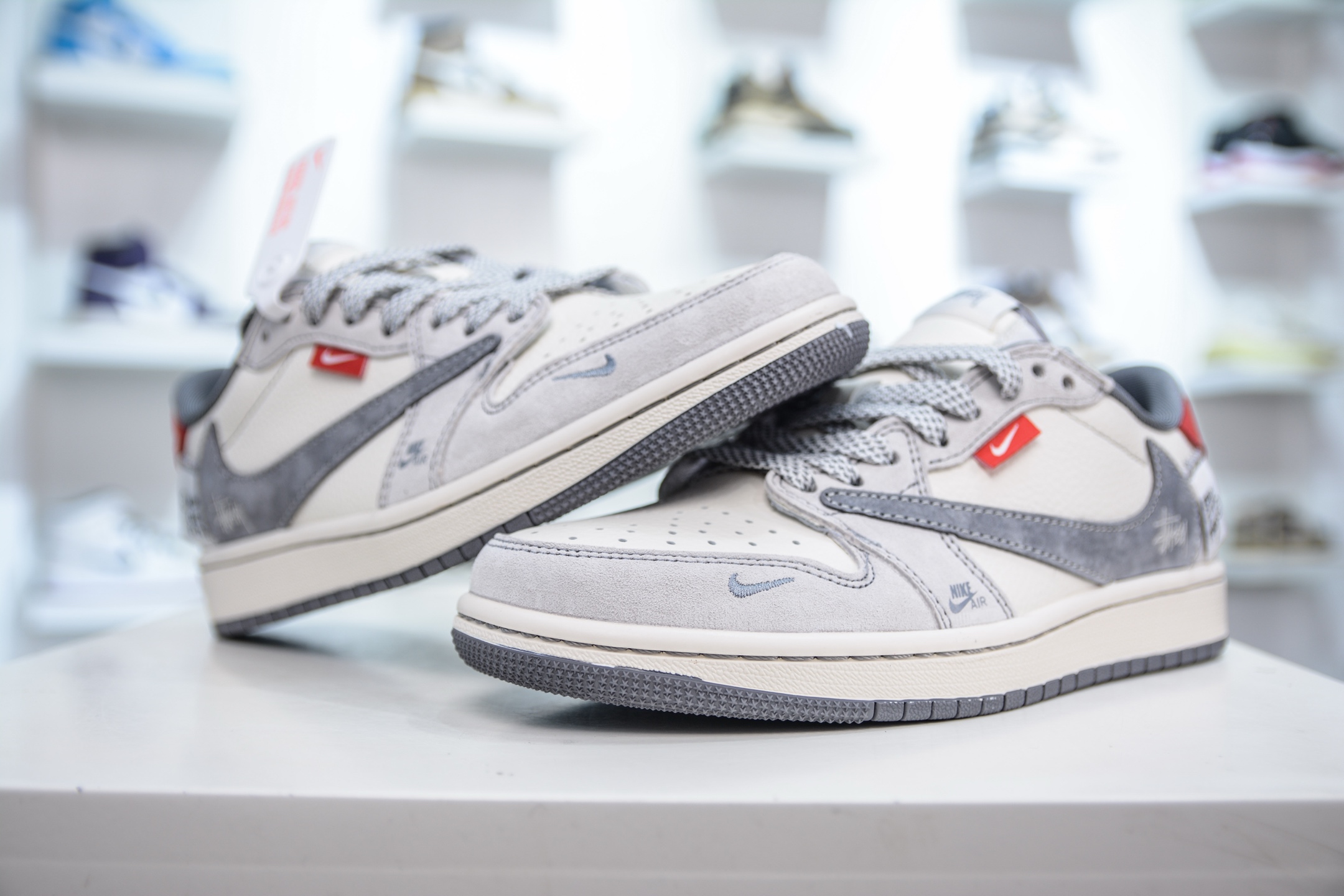 TS x Air Jordan x Stussy AJ1 Low 倒钩低帮联名斯图西-灰红织布 YX5066-300