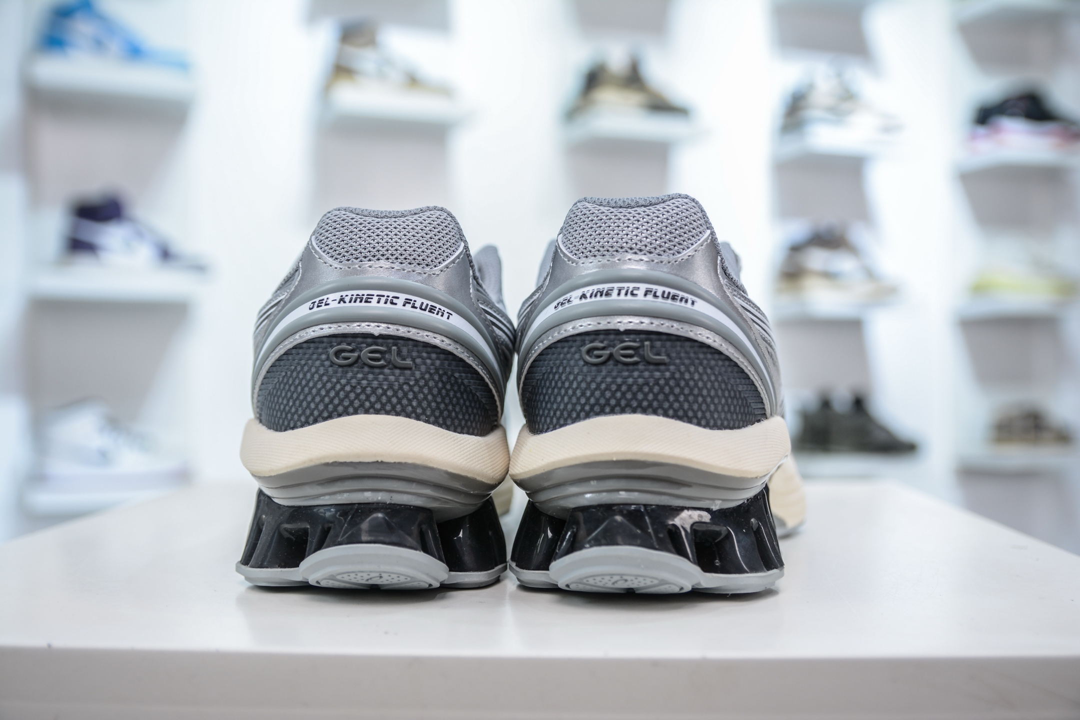 Asics Gel-Kinetic Fluent 亚瑟士运动休闲透气专业跑鞋 1203A591-021