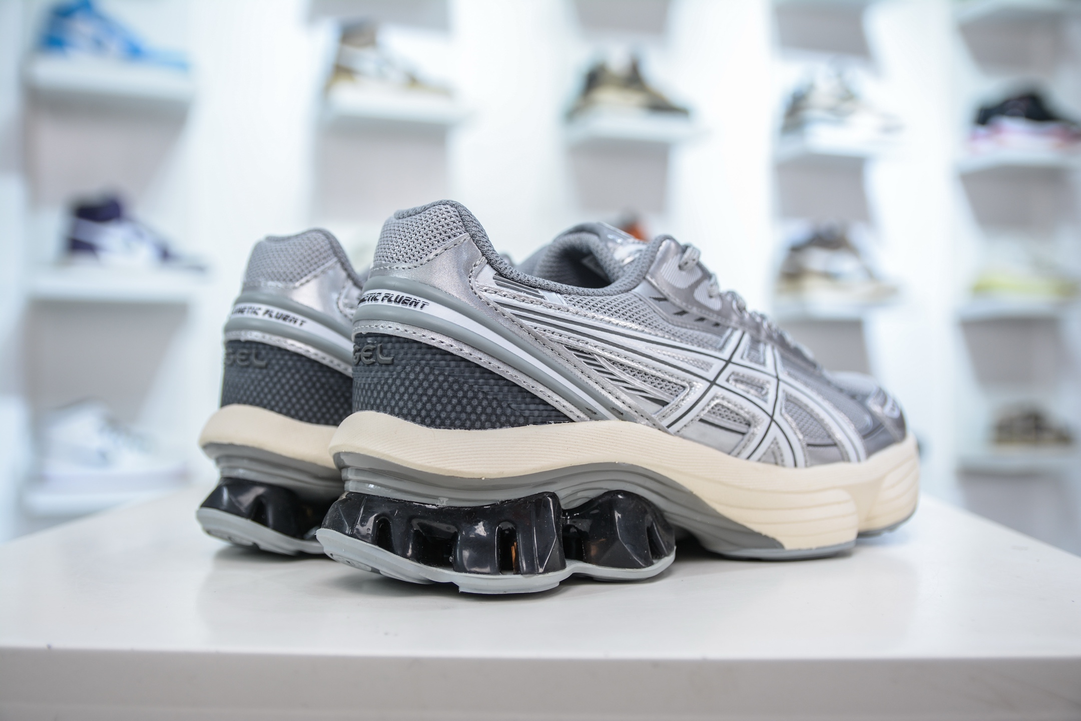 Asics Gel-Kinetic Fluent 亚瑟士运动休闲透气专业跑鞋 1203A591-021