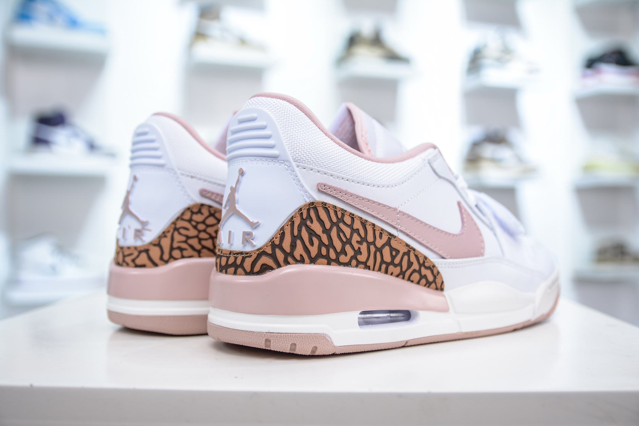 Air Jordan Legacy AJ312 低帮 白粉粽 FQ7827-116
