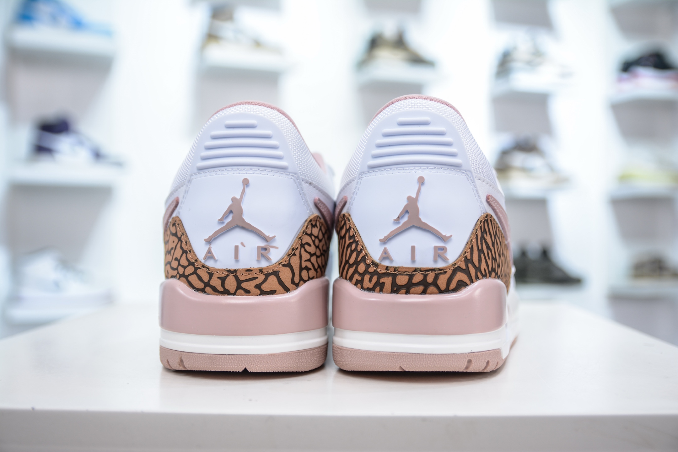 Air Jordan Legacy AJ312 低帮 白粉粽 FQ7827-116