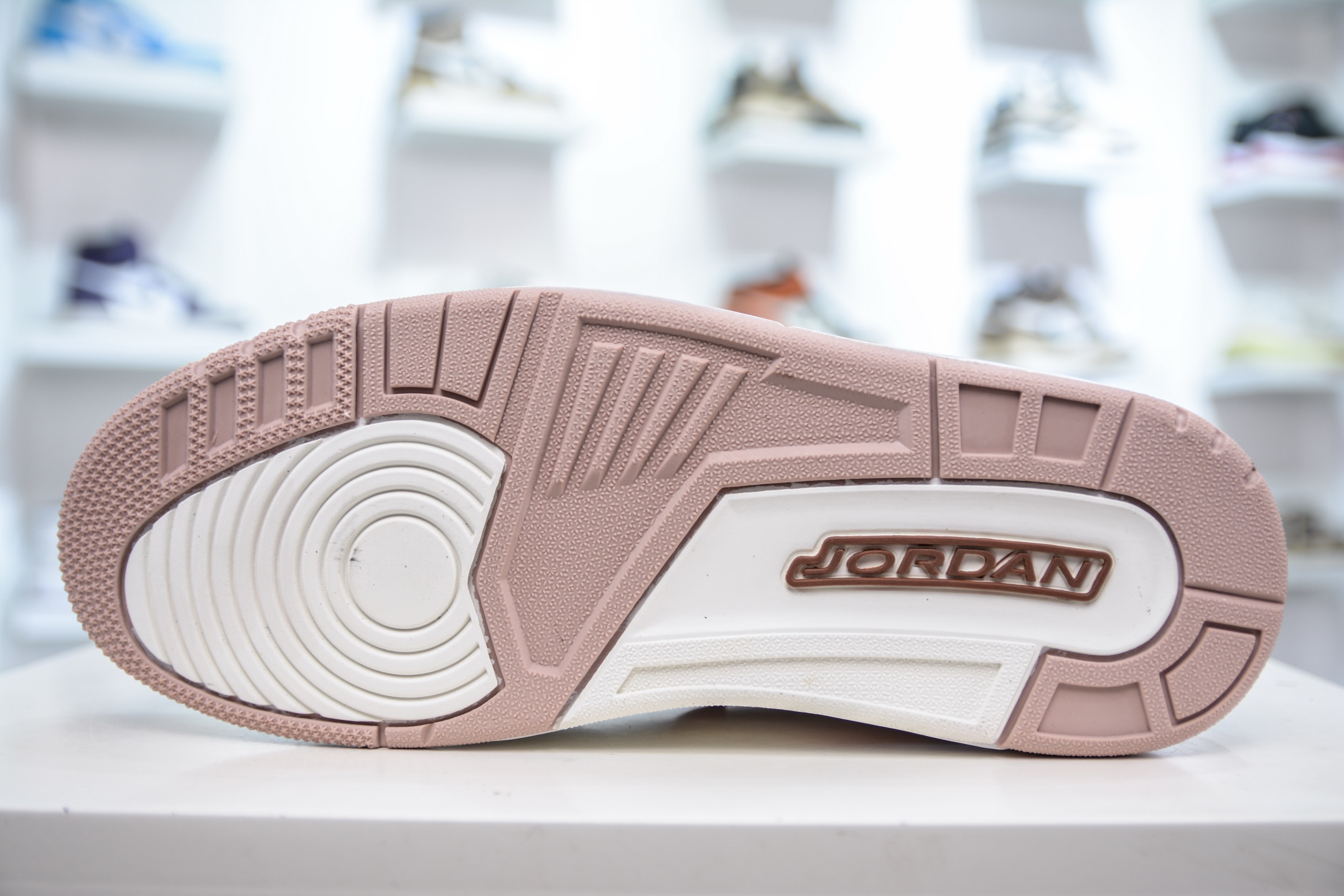 Air Jordan Legacy AJ312 低帮 白粉粽 FQ7827-116
