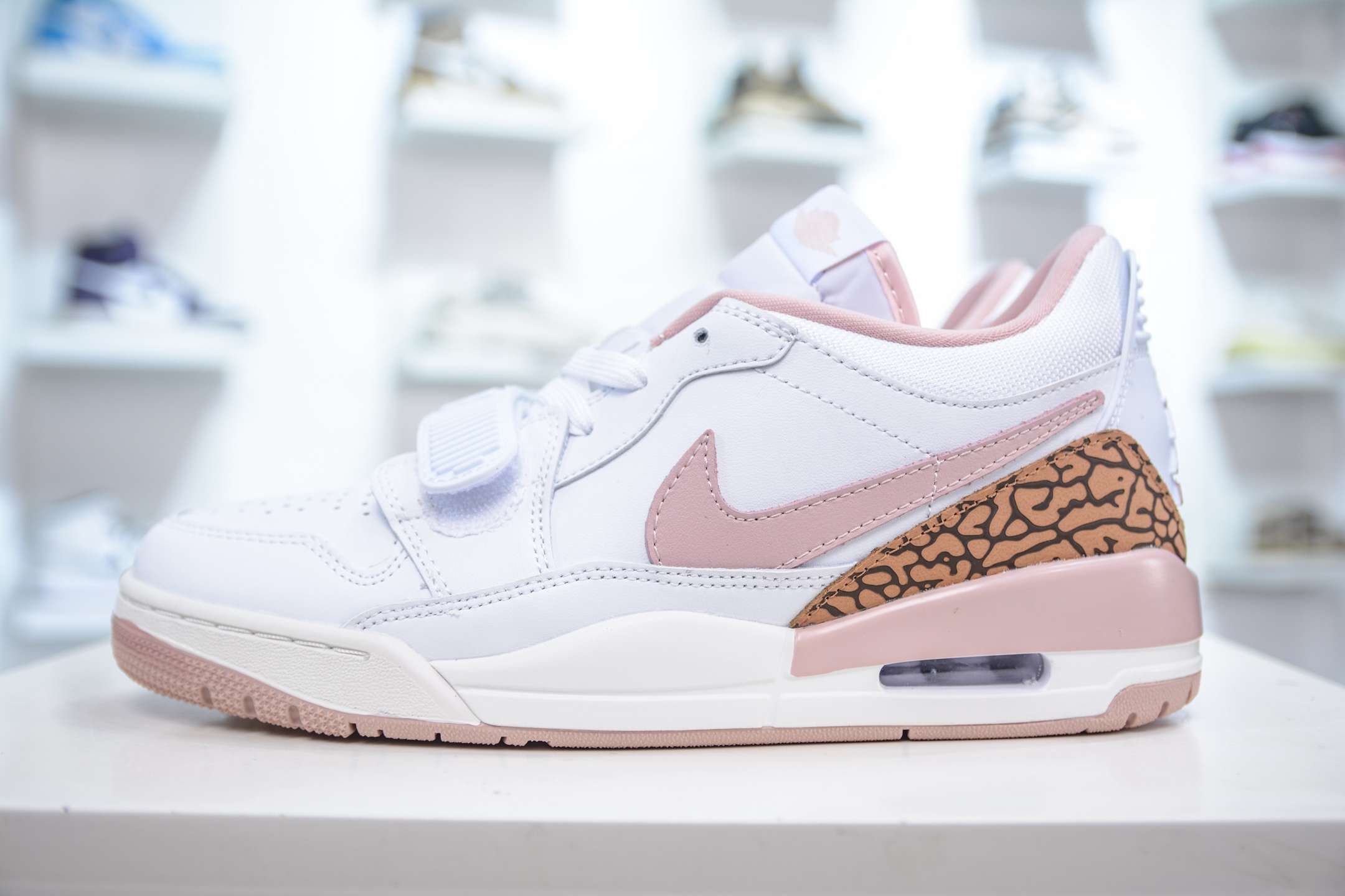 Air Jordan Legacy AJ312 低帮 白粉粽 FQ7827-116