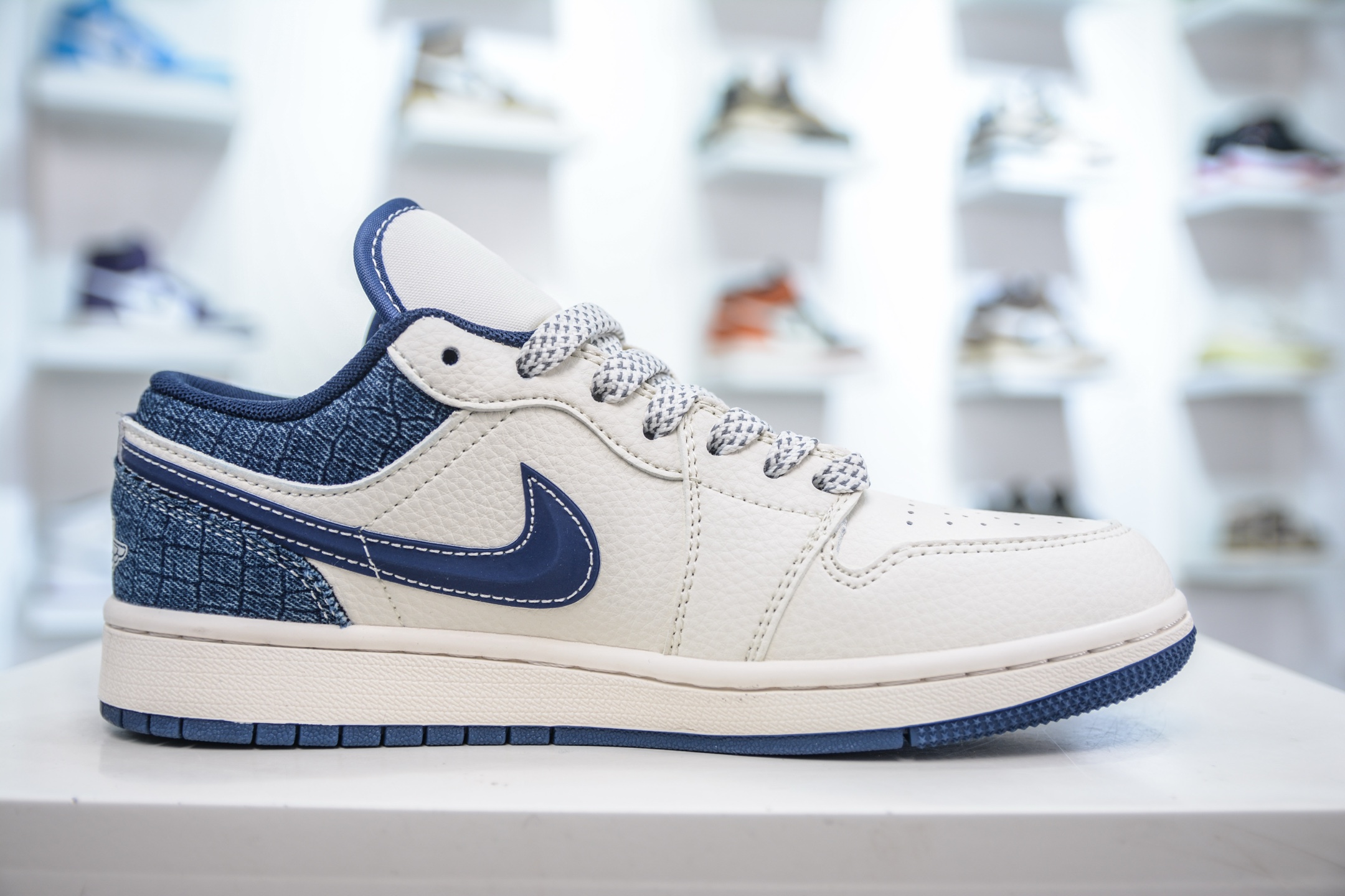 Air Jordan 1 Retro Low x Stussy 斯图西联名-白蓝牛仔立体勾 XS6086-562